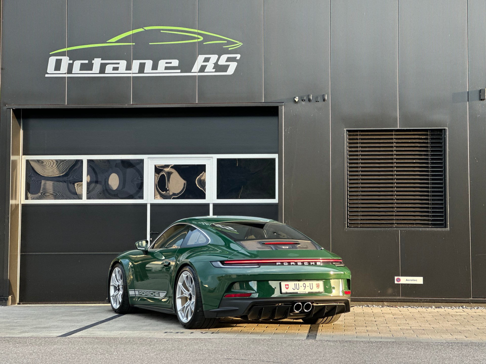 PORSCHE 911 GT3 Touring PTS British Racing Green-image-2