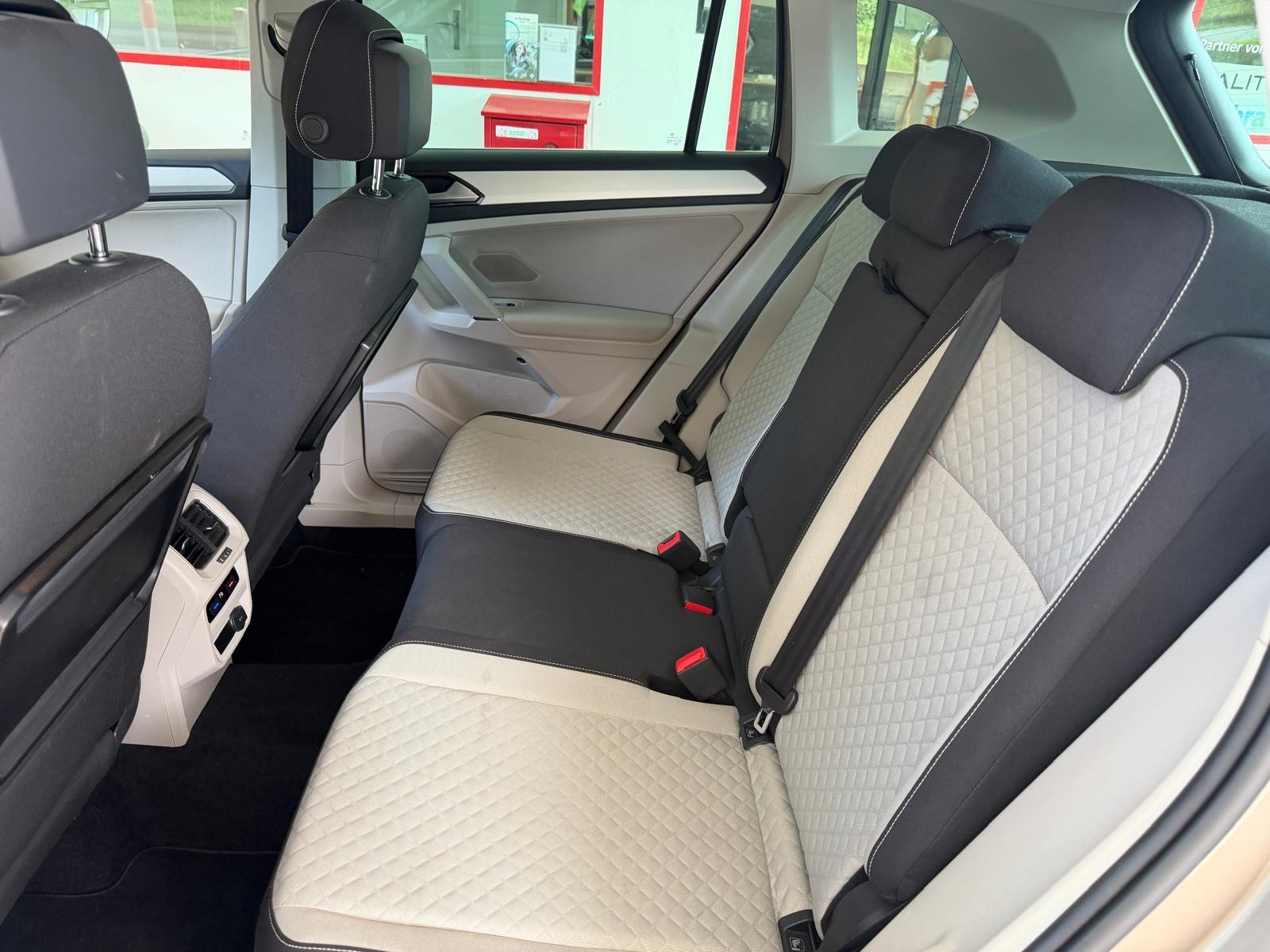 VW Tiguan 2.0 TDI SCR Trendline 4Motion DSG-image-10