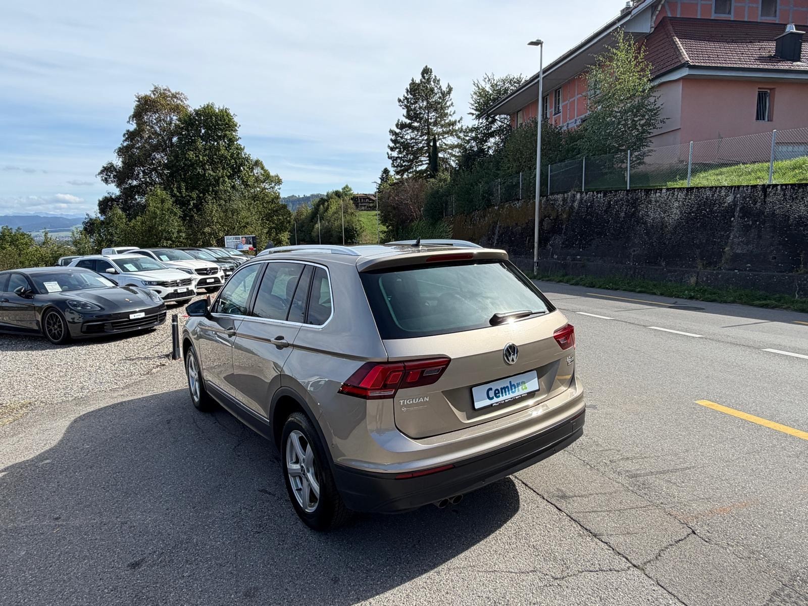 VW Tiguan 2.0 TDI SCR Trendline 4Motion DSG-image-3
