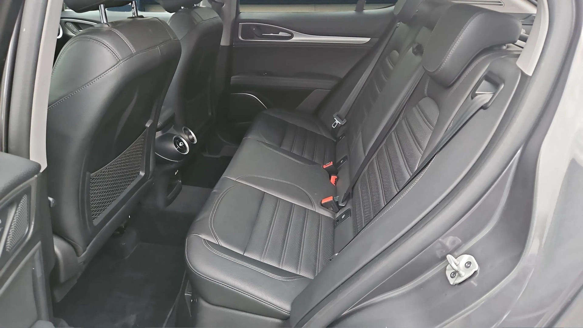 ALFA ROMEO Stelvio 2.0 Veloce Q4 Automatic 280PS mit Panoramadach-image-12