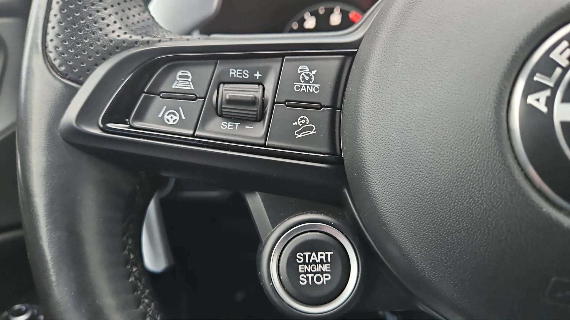 ALFA ROMEO Stelvio 2.0 Veloce Q4 Automatic 280PS mit Panoramadach-image-26