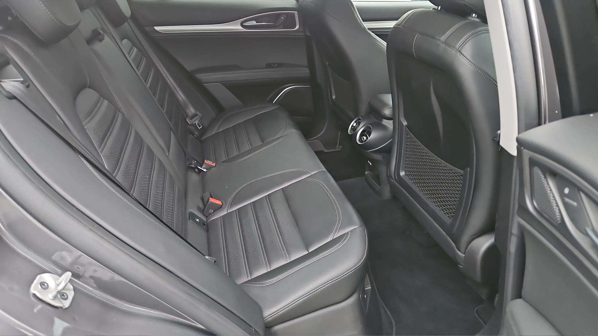 ALFA ROMEO Stelvio 2.0 Veloce Q4 Automatic 280PS mit Panoramadach-image-13