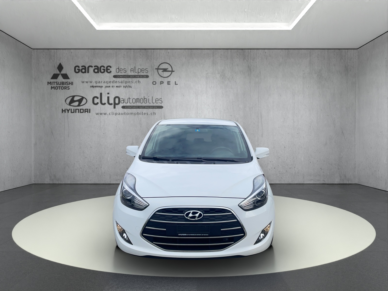 HYUNDAI ix20 1.6 Amplia-showroom-element-1