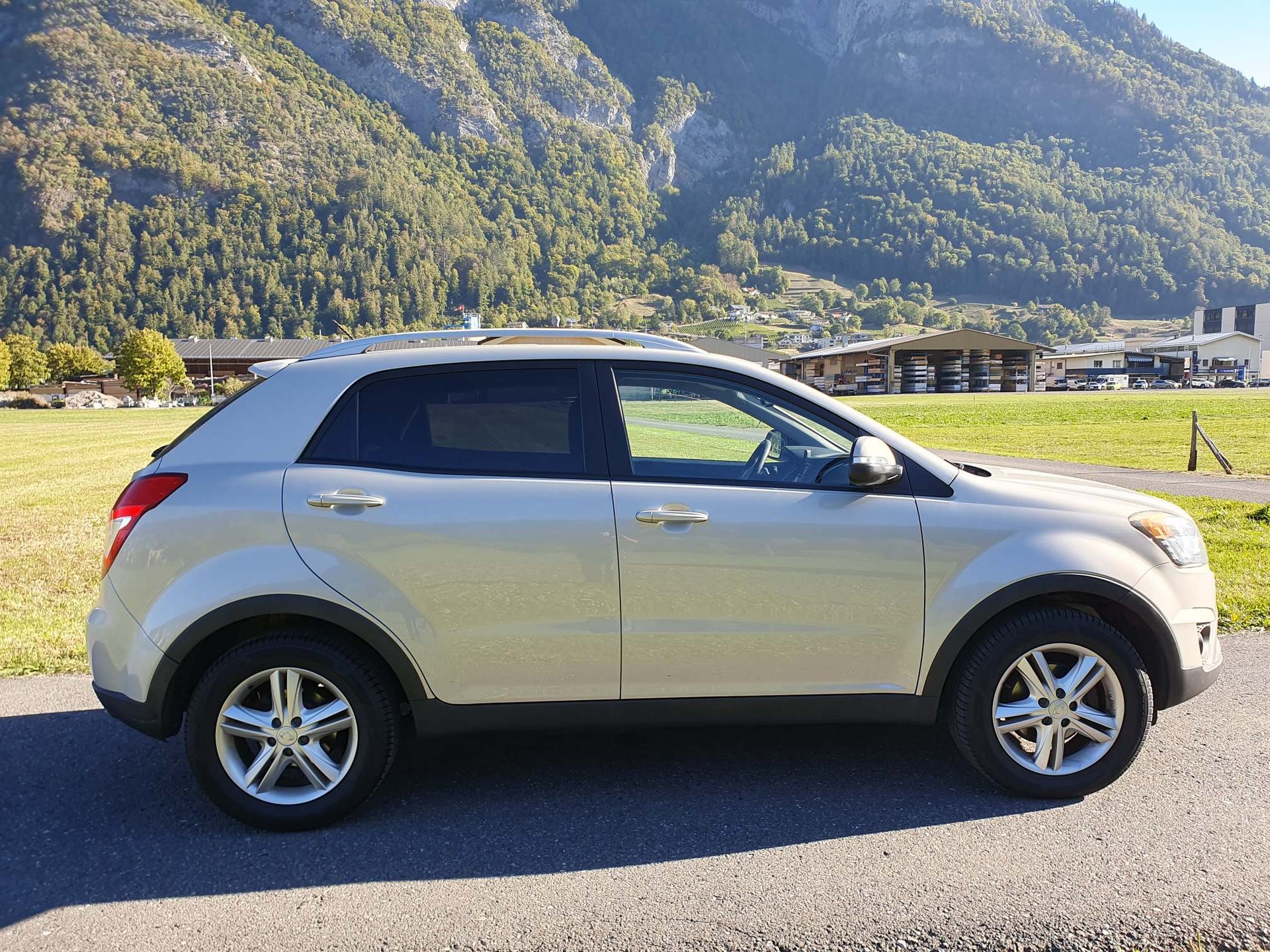 KGM-SsangYong Korando 2.0 e-XDi Quartz 4WD-image-7