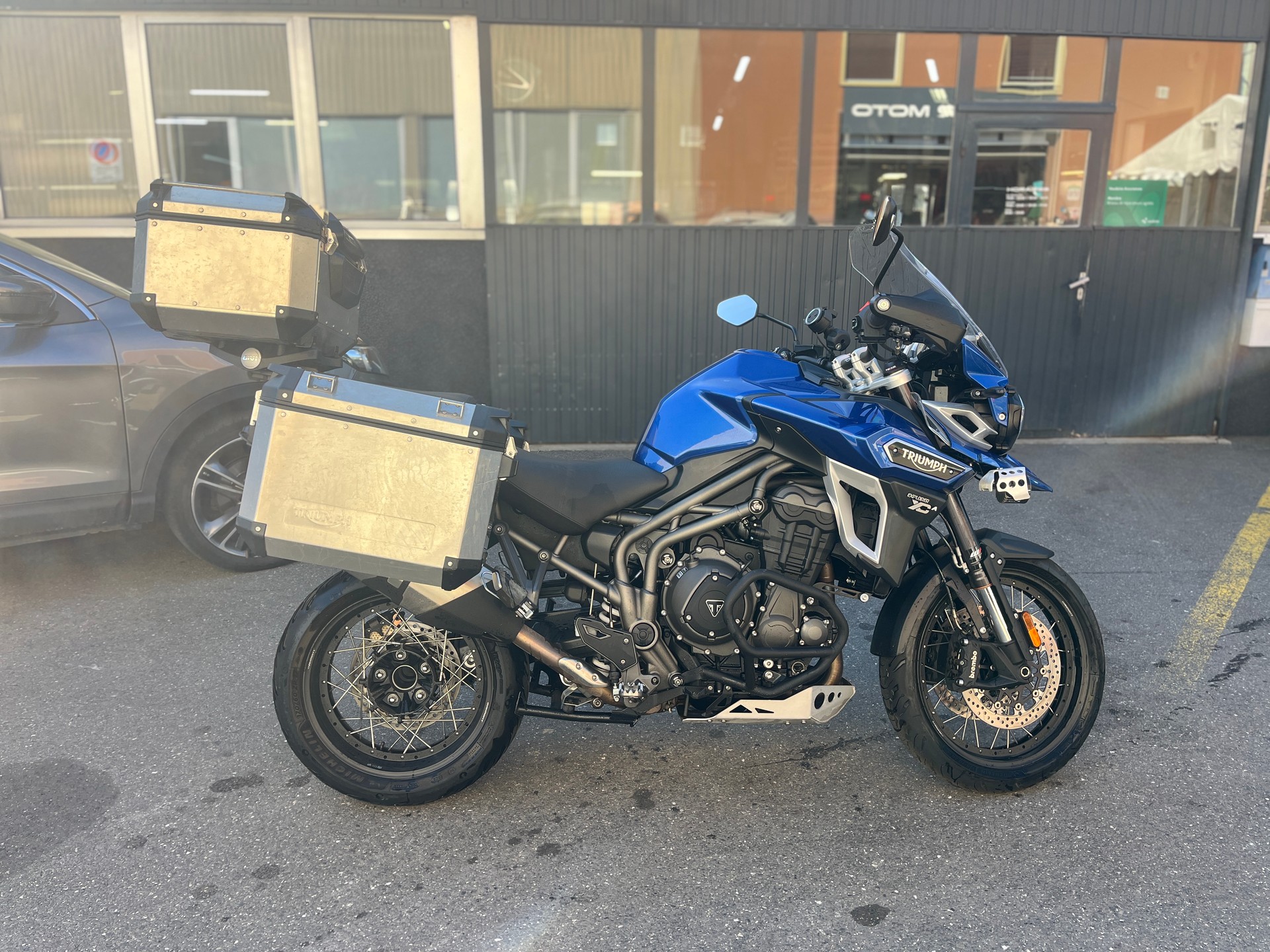 TRIUMPH Tiger 1200 Explorer XCX ABS-showroom-element-1
