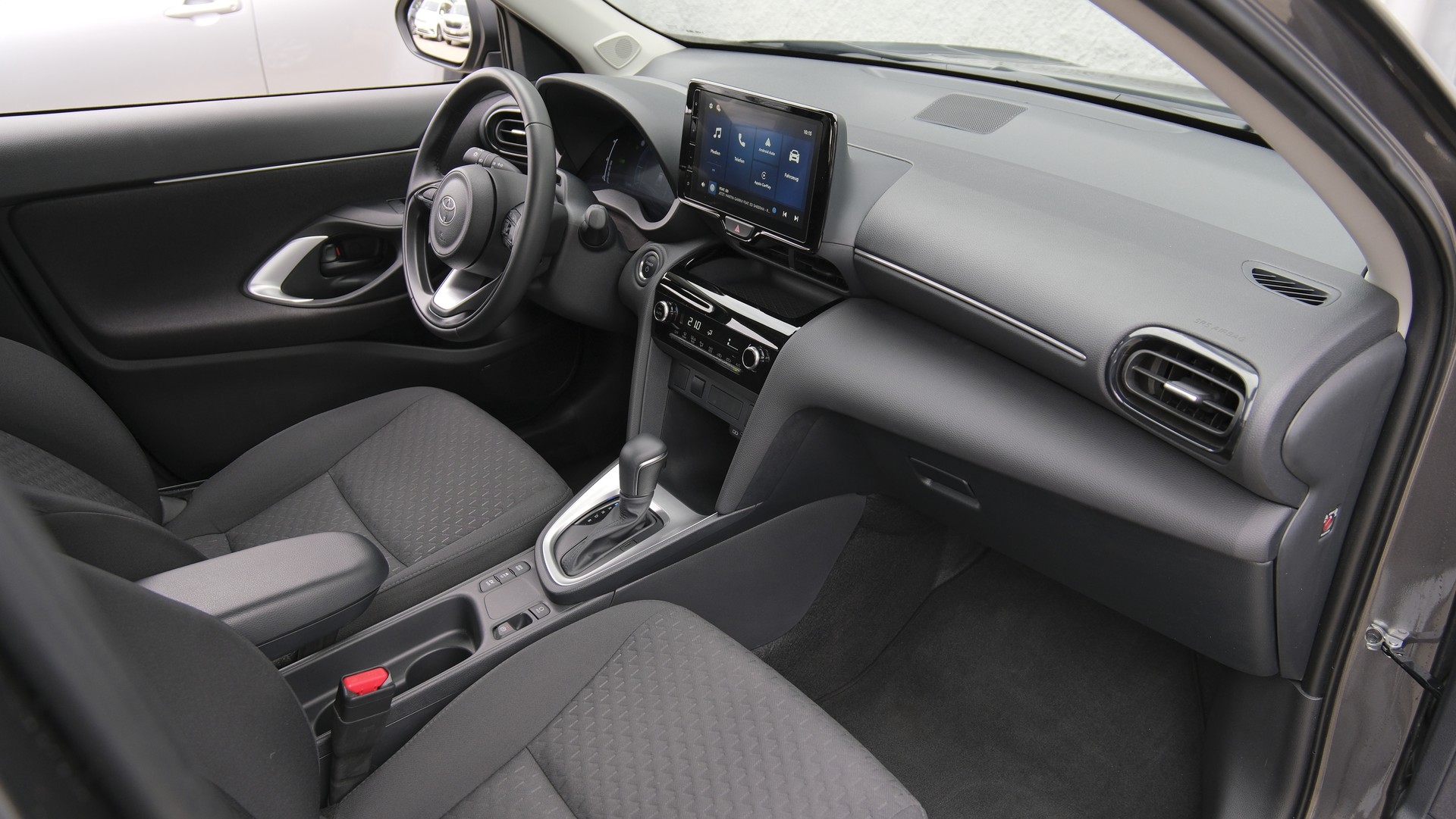 TOYOTA Yaris Cross 1.5 Trend e-CVT-image-13