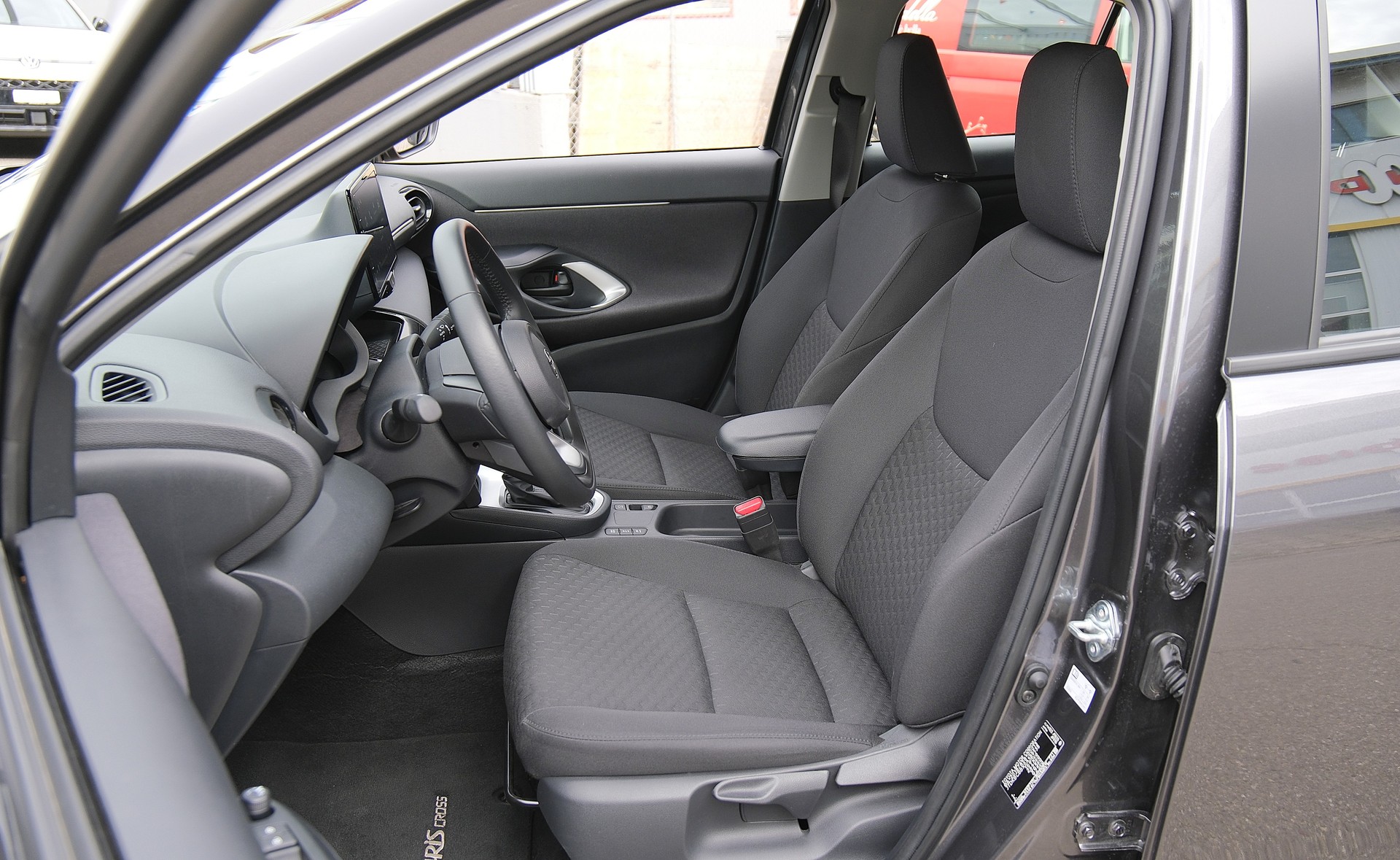 TOYOTA Yaris Cross 1.5 Trend e-CVT-image-3