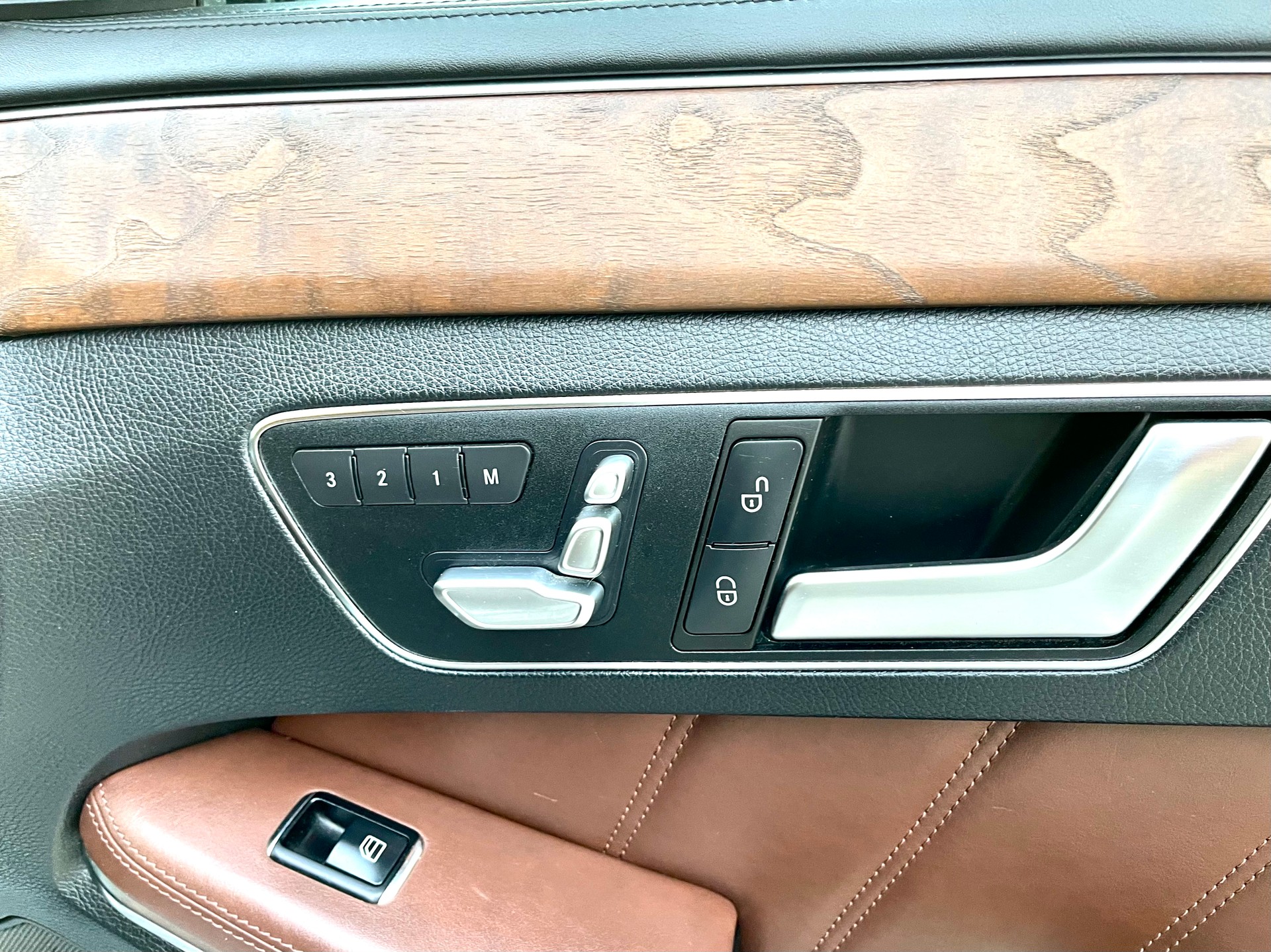 MERCEDES-BENZ E 350 BlueTEC Elégance 4Matic 7G-Tronic-image-14