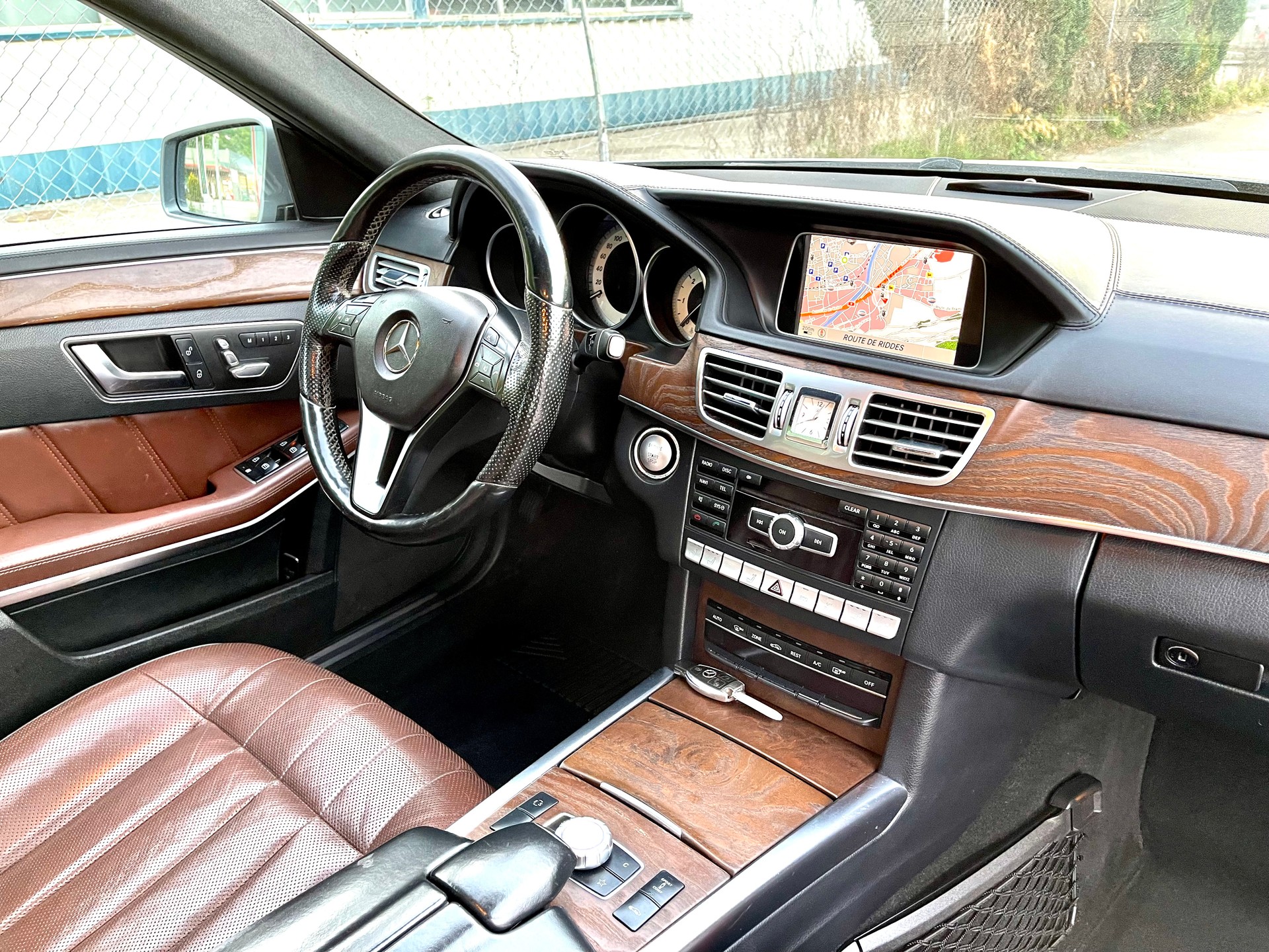 MERCEDES-BENZ E 350 BlueTEC Elégance 4Matic 7G-Tronic-image-12