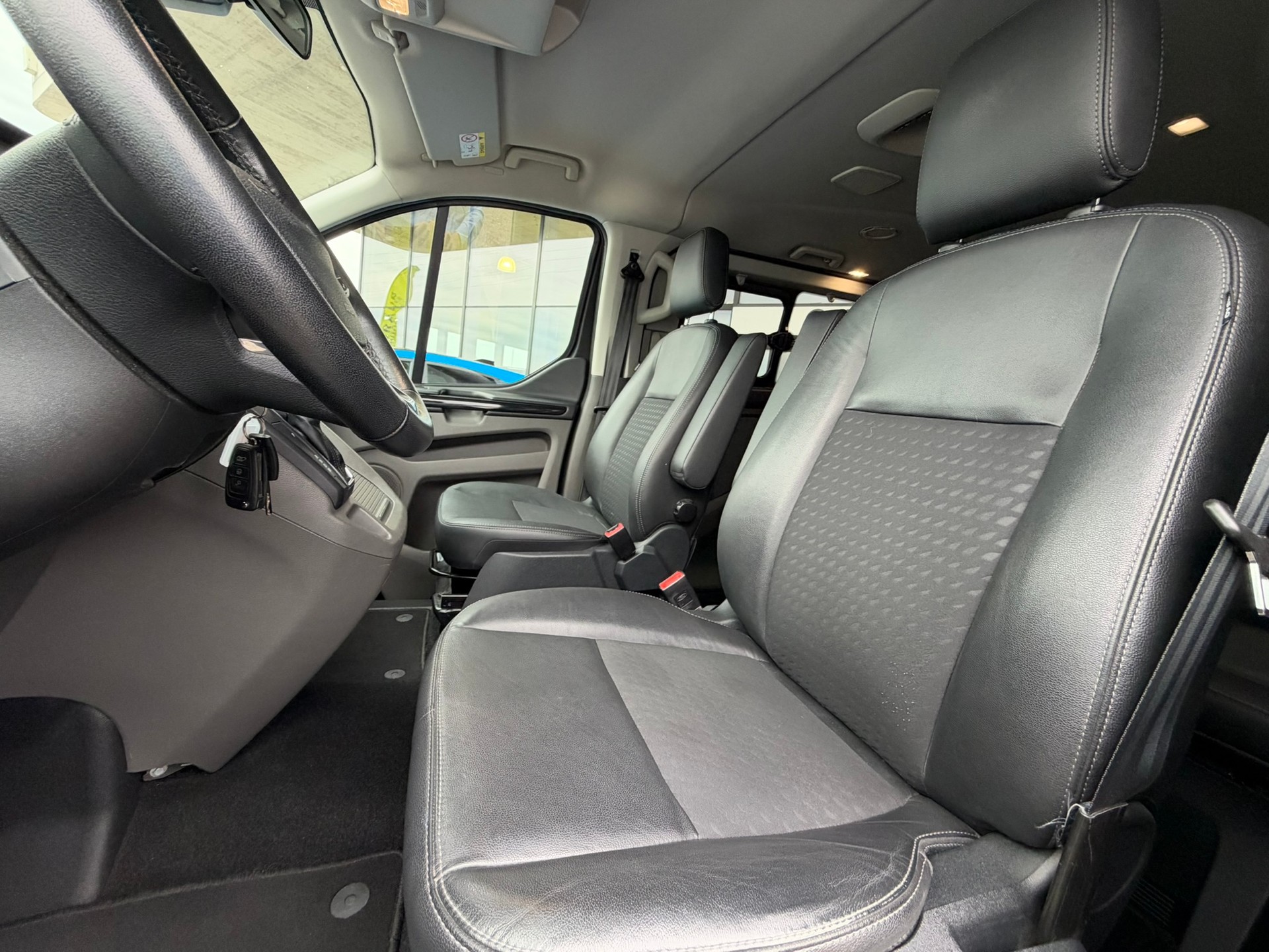 FORD Tourneo Custom 320 L1H1 Sport A-image-6