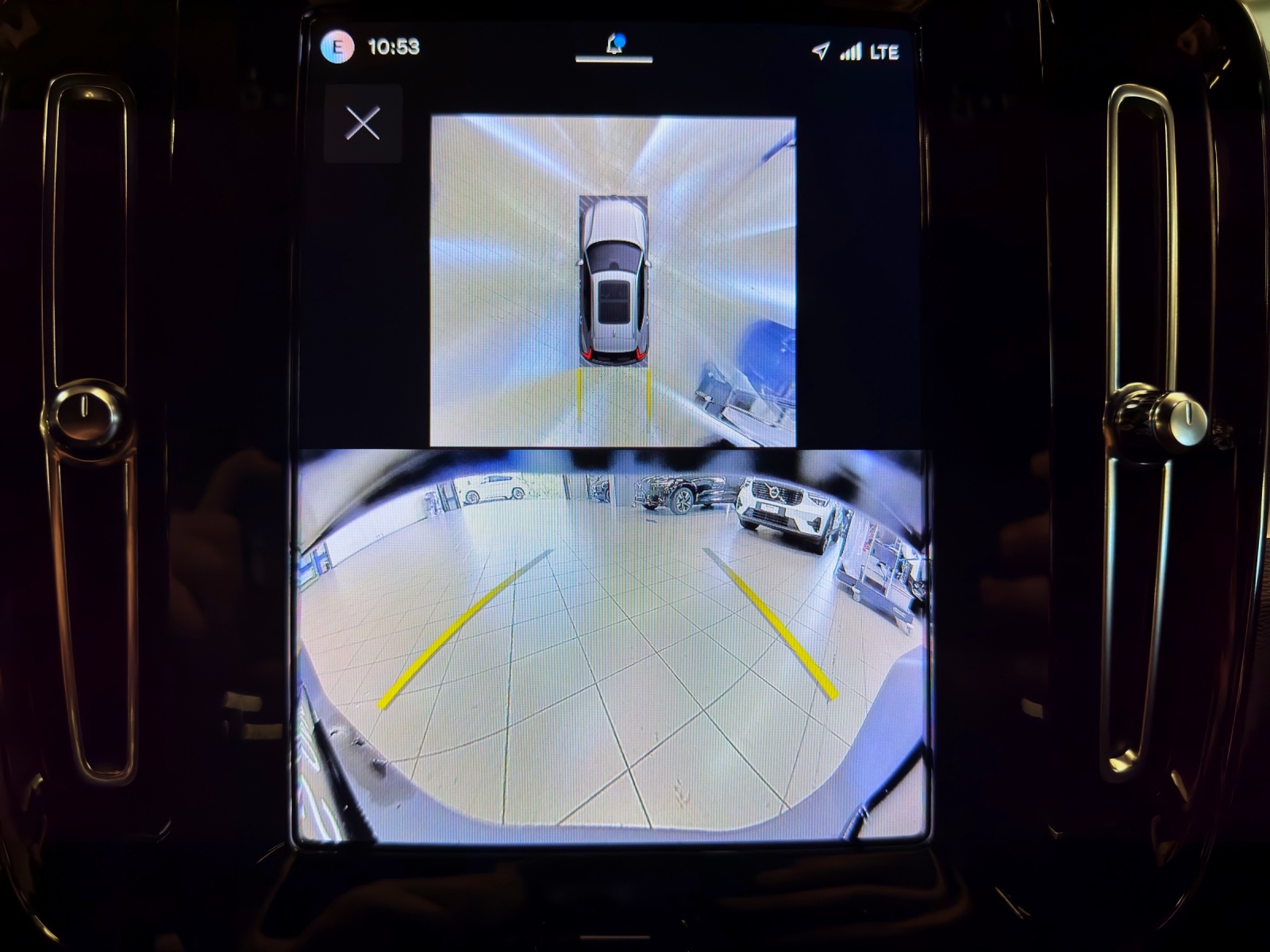 VOLVO XC40 2.0 B3 MH Plus Dark-image-13
