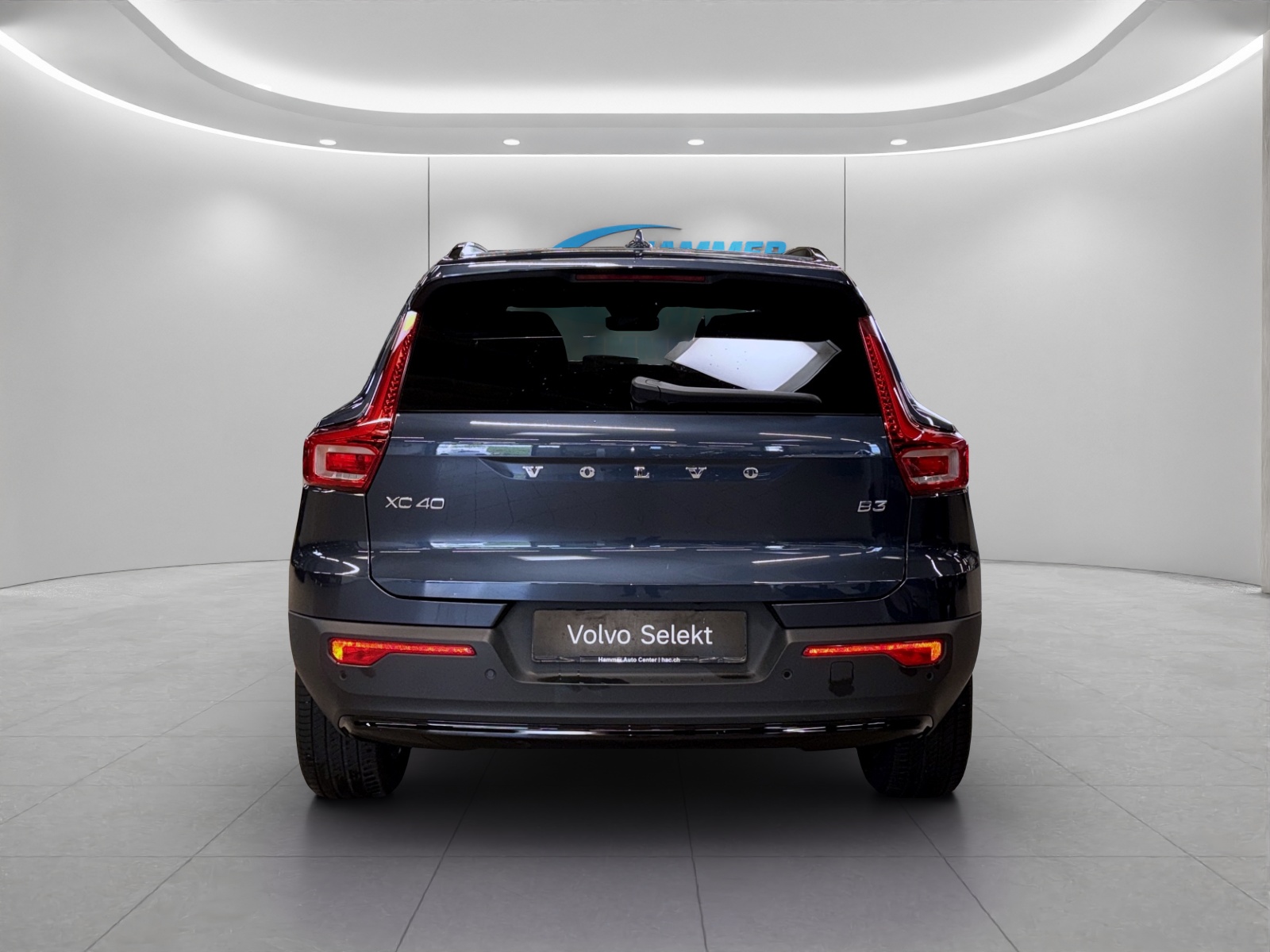 VOLVO XC40 2.0 B3 MH Plus Dark-image-7