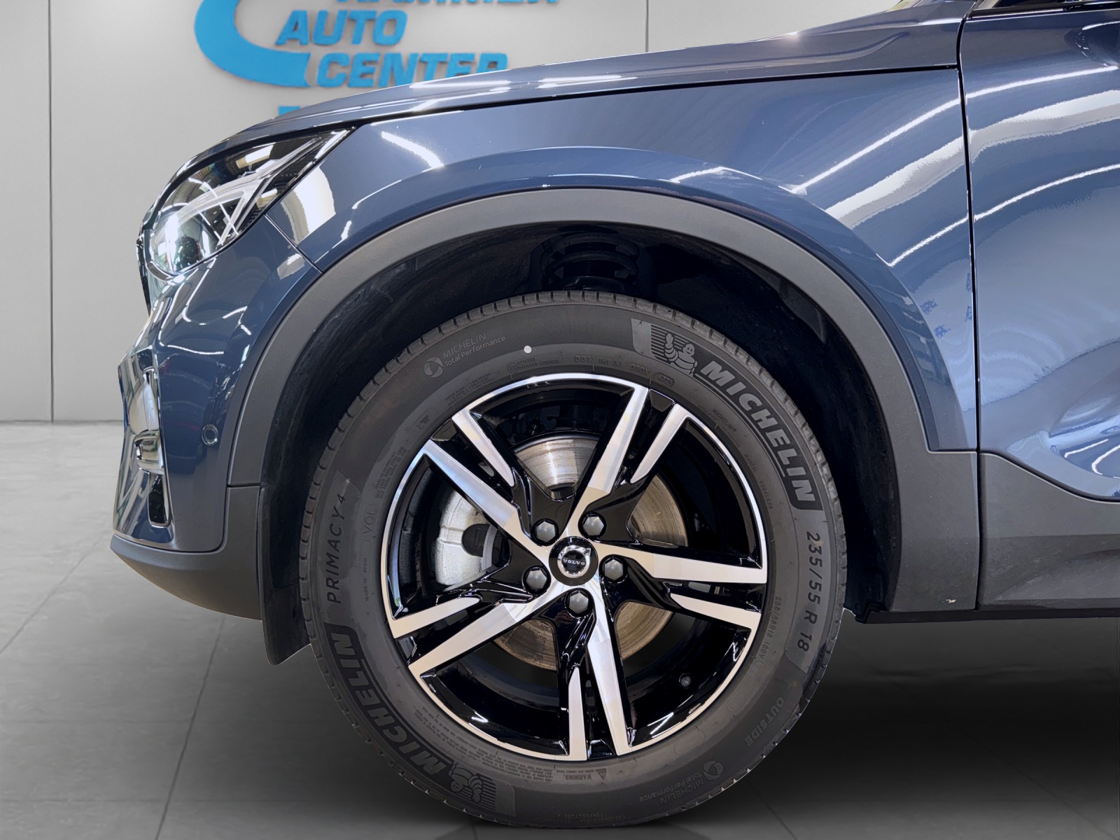 VOLVO XC40 2.0 B3 MH Plus Dark-image-12