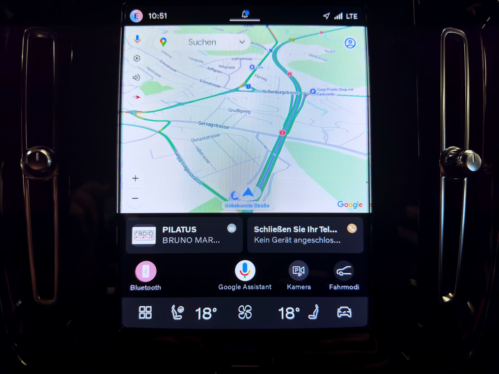 VOLVO XC40 2.0 B3 MH Plus Dark-image-5