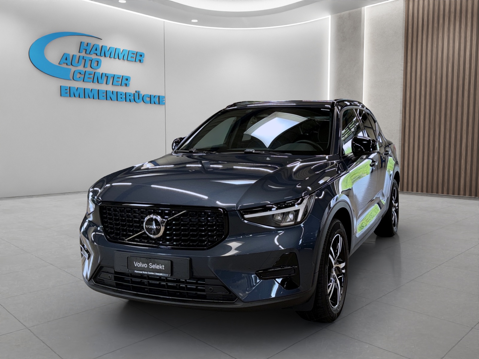 VOLVO XC40 2.0 B3 MH Plus Dark-image-0