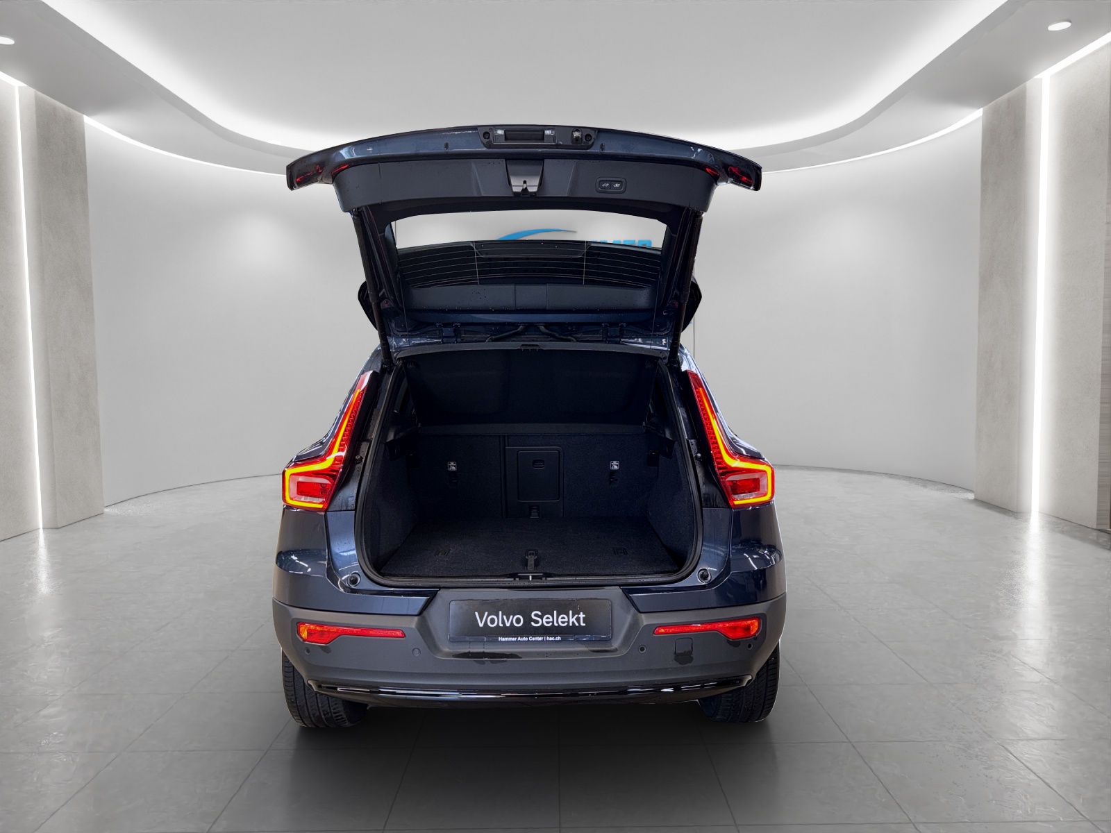 VOLVO XC40 2.0 B3 MH Plus Dark-image-9