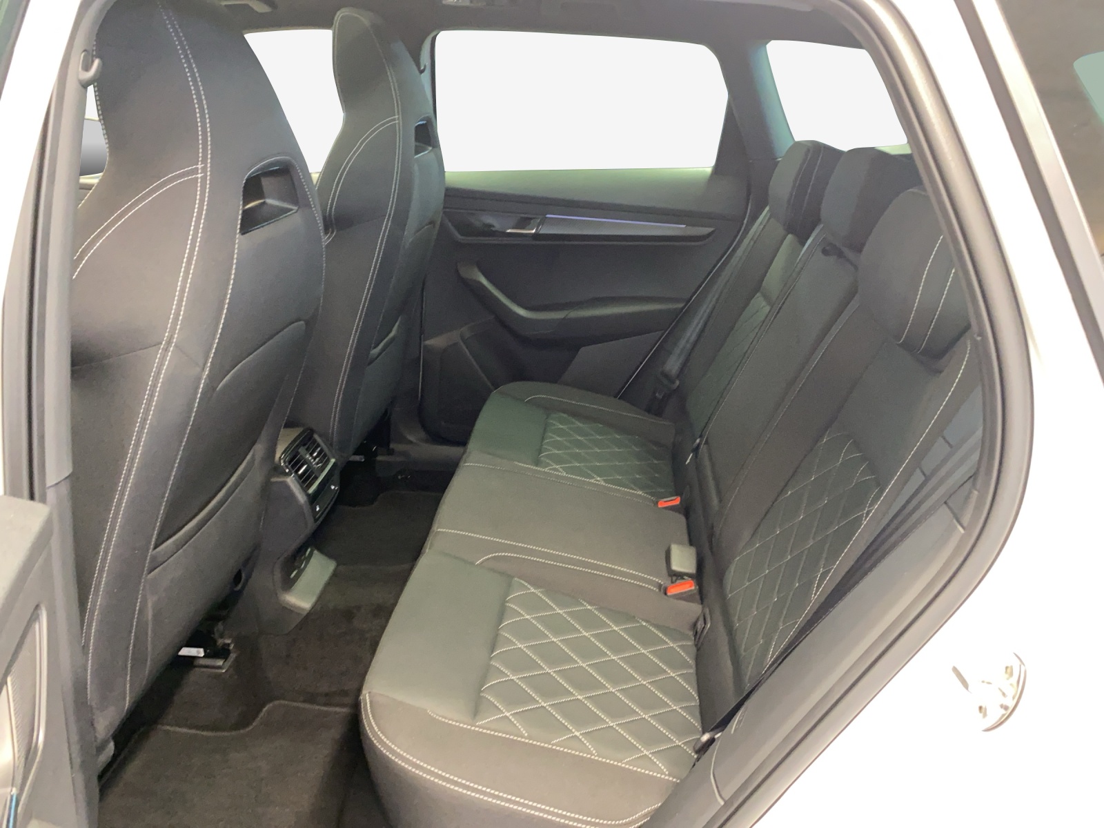 SKODA Karoq 2.0 TSI SportLine 4x4 DSG-image-11