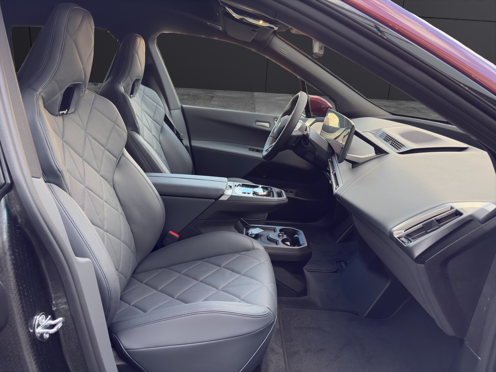 BMW iX xDrive60-image-10