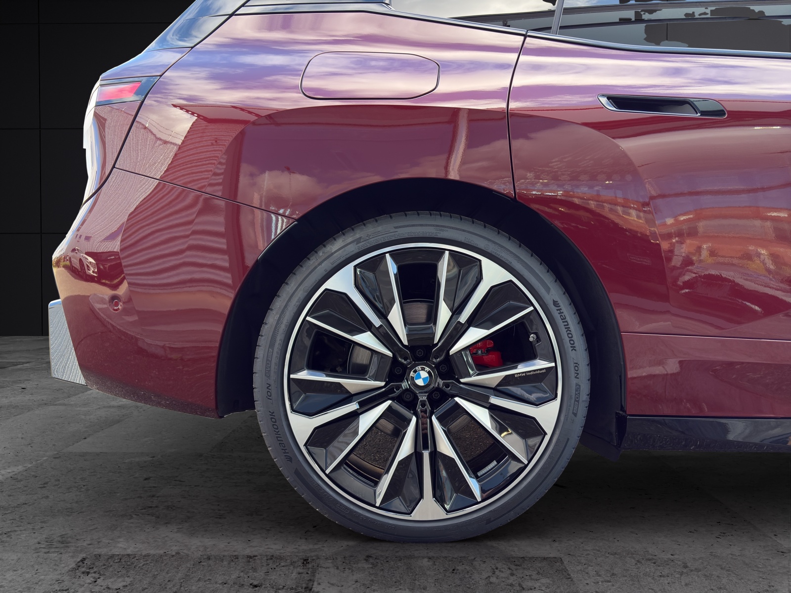 BMW iX xDrive60-image-8