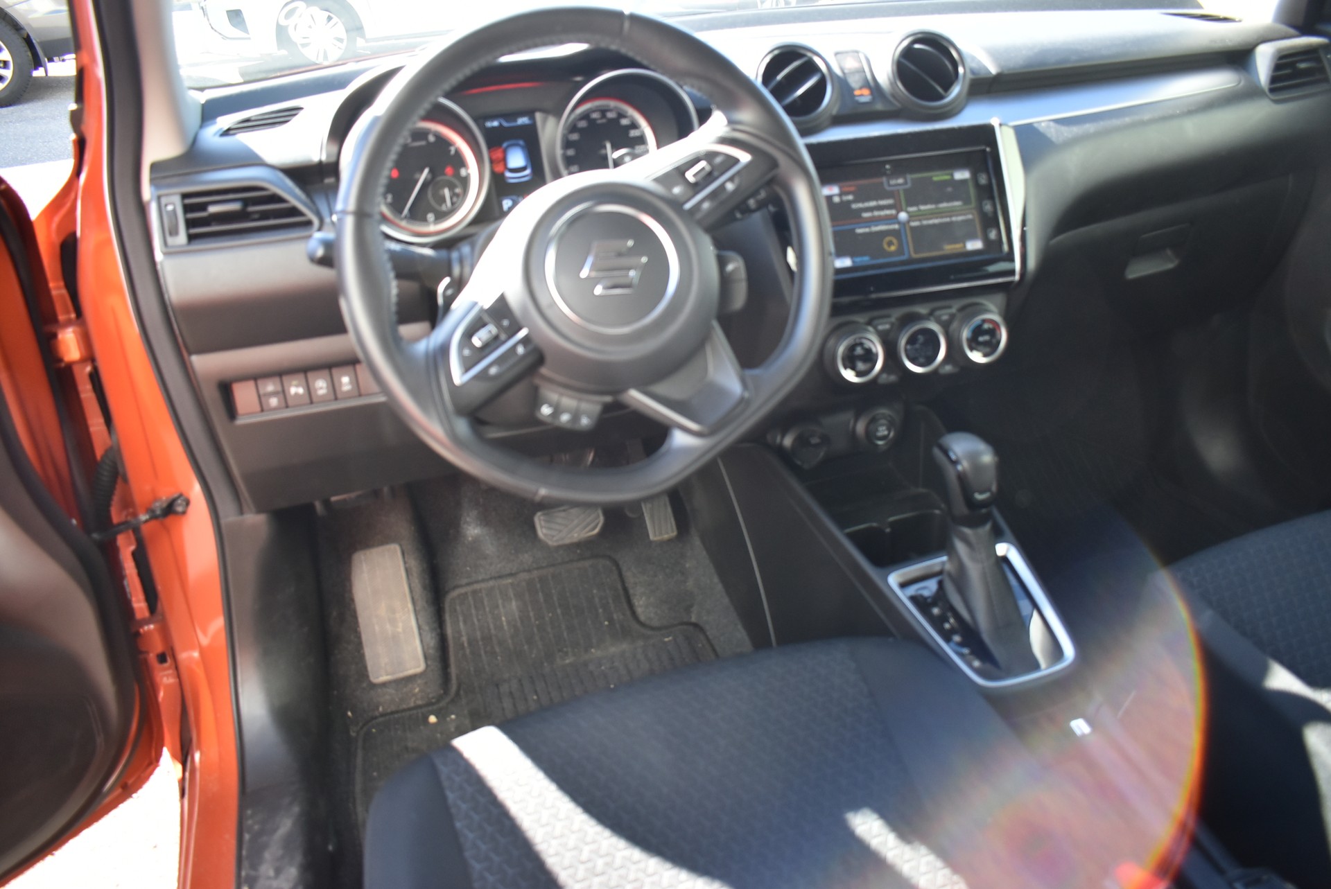 SUZUKI Swift 1.2 Compact Top Hybrid CVT-image-8