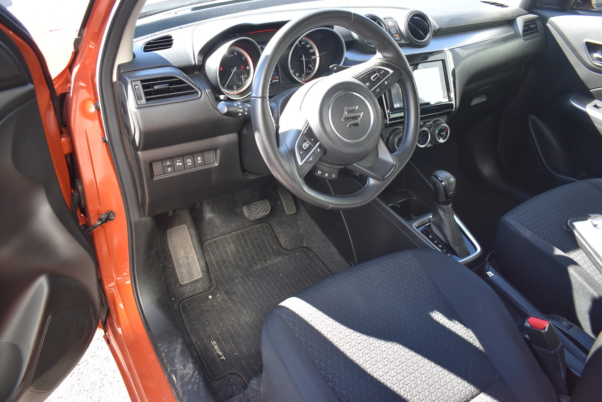 SUZUKI Swift 1.2 Compact Top Hybrid CVT-image-10