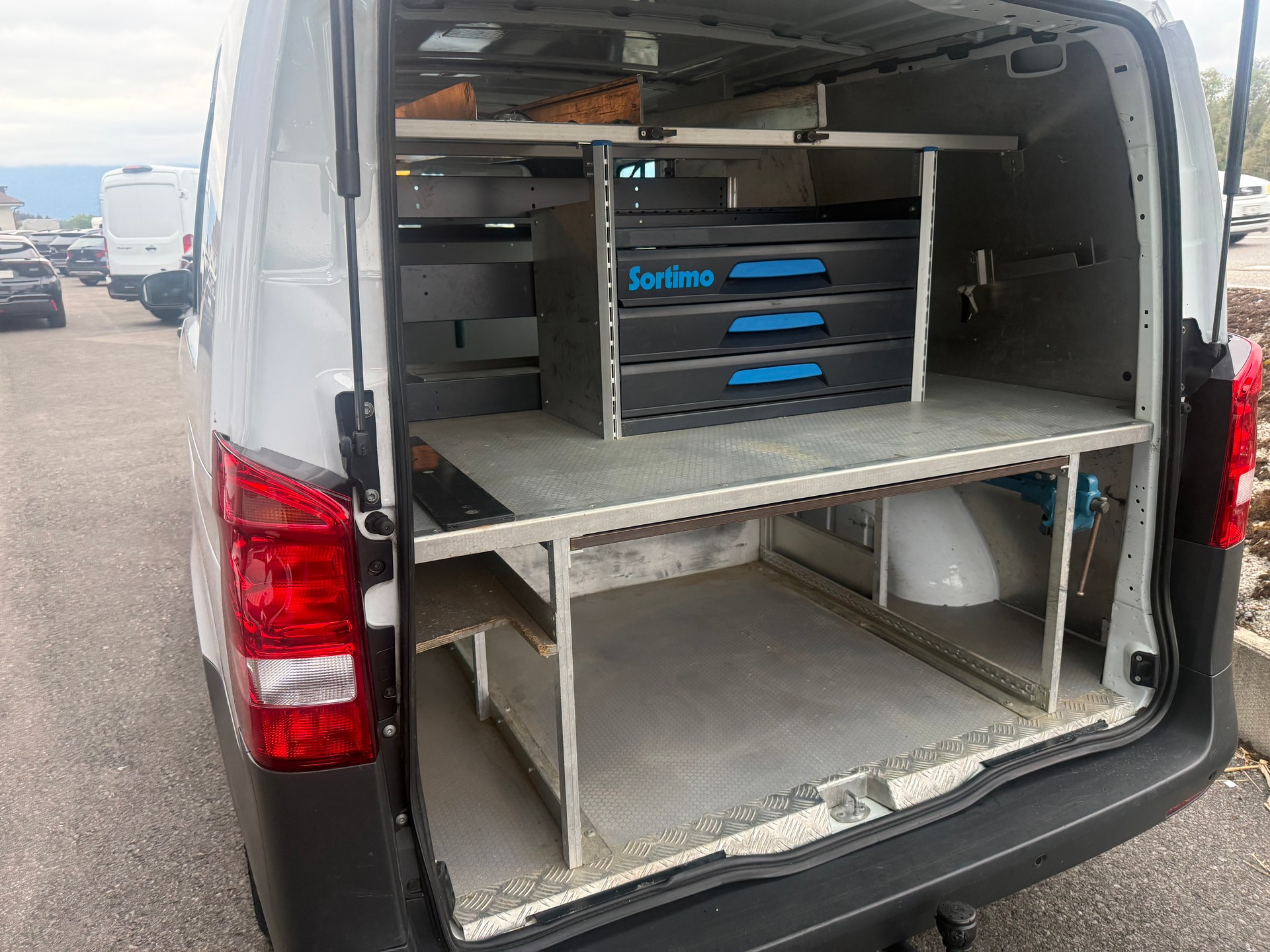 MERCEDES-BENZ Vito 114 CDI Extralang 9G-Tronic 4M 4X4 Base Fahrzeugeinrichtung-image-3