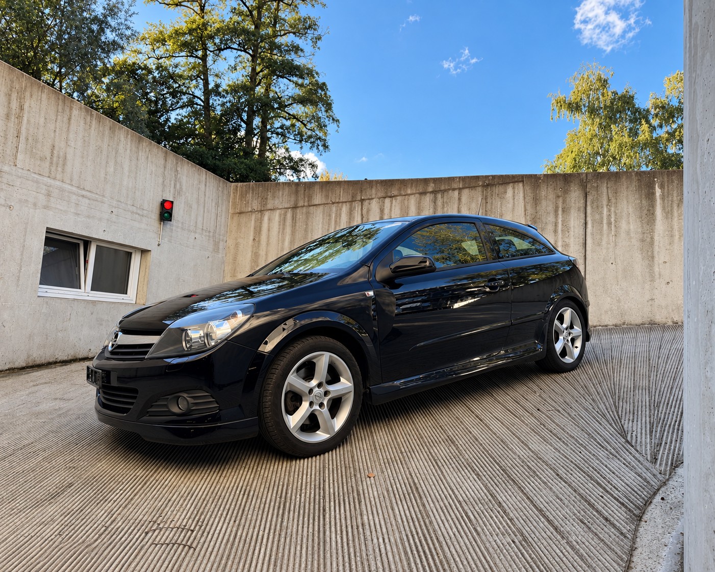 OPEL Astra GTC 2.0 Turbo Sport | frisch ab MFK & Service | Bremsen neu | 8-fach-image-3