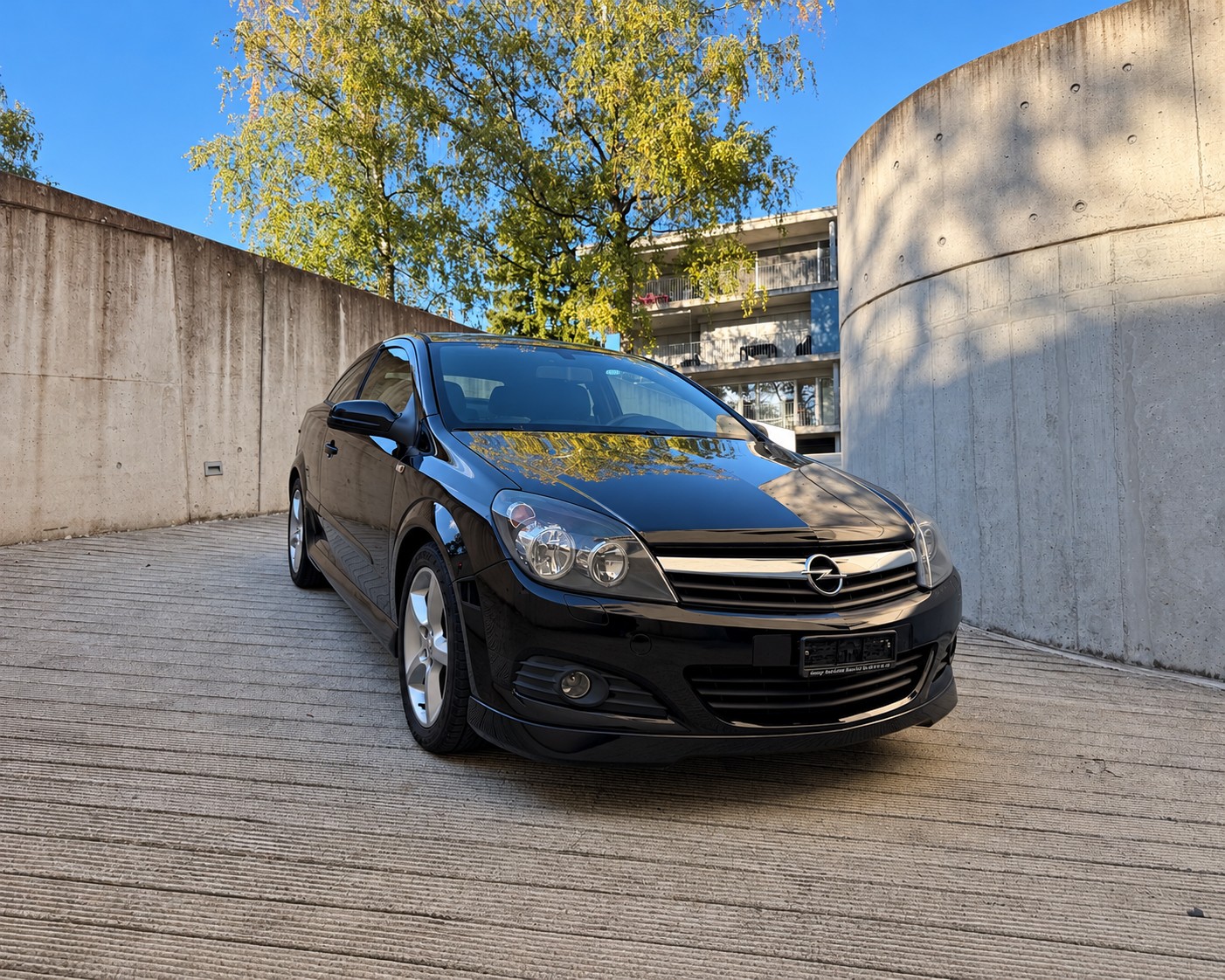 OPEL Astra GTC 2.0 Turbo Sport | frisch ab MFK & Service | Bremsen neu | 8-fach-image-1