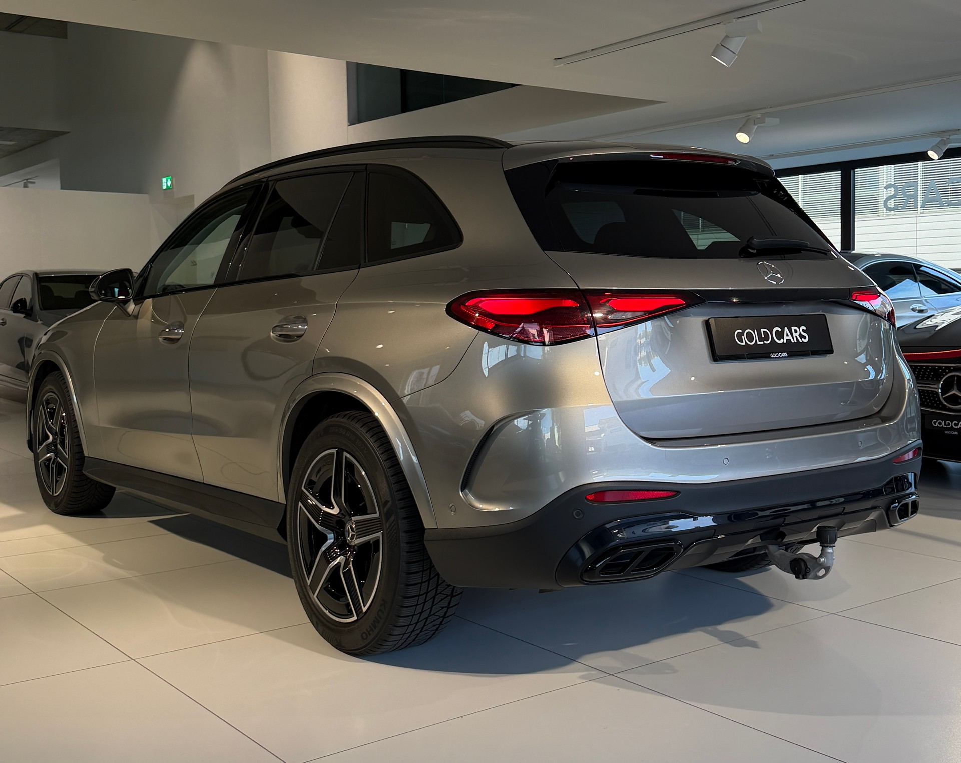 MERCEDES-BENZ GLC 220 d 4Matic AMG Line 9G-Tronic-image-4