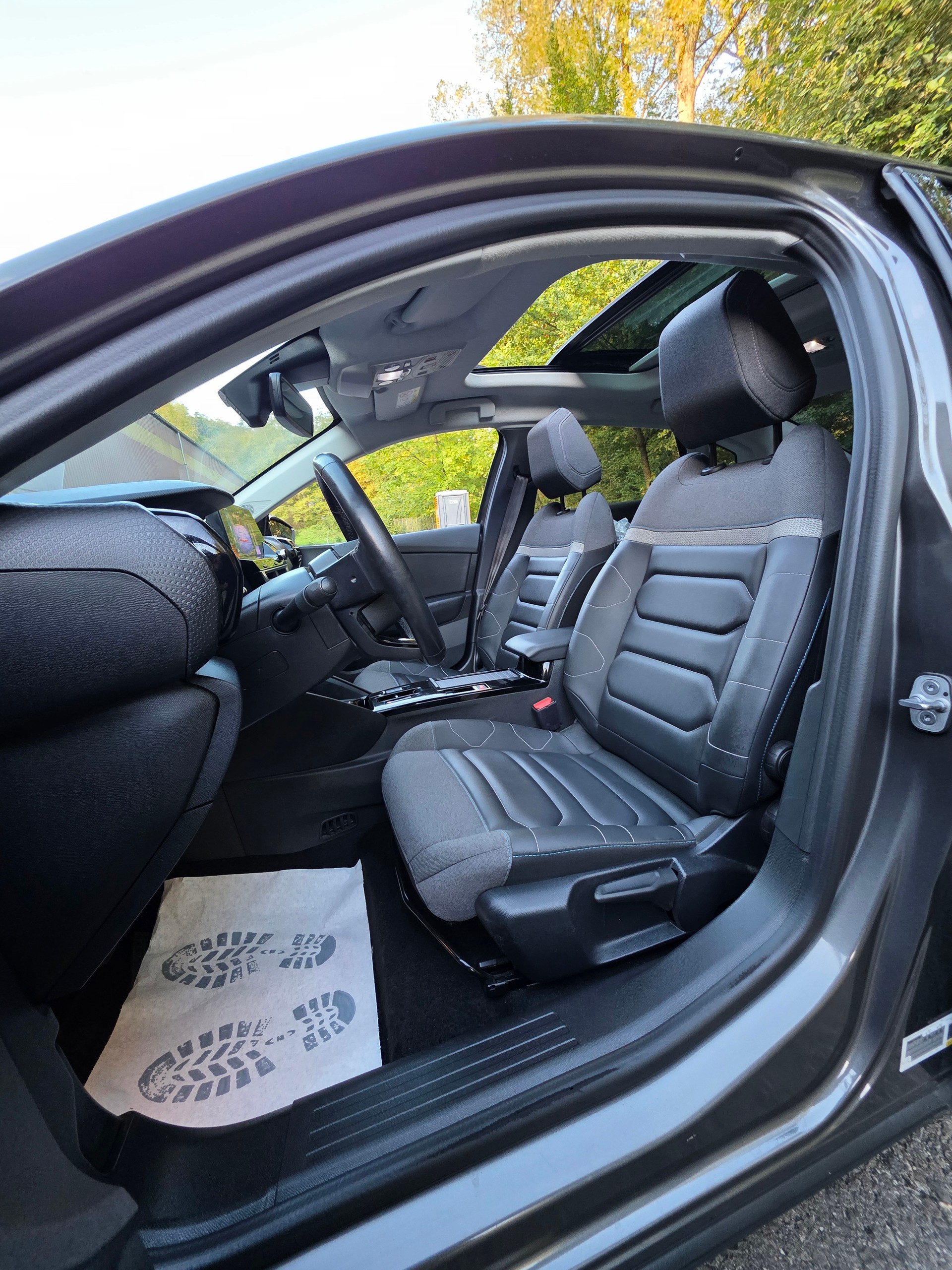 CITROEN C4 X 100 kW Swiss Edition-image-11
