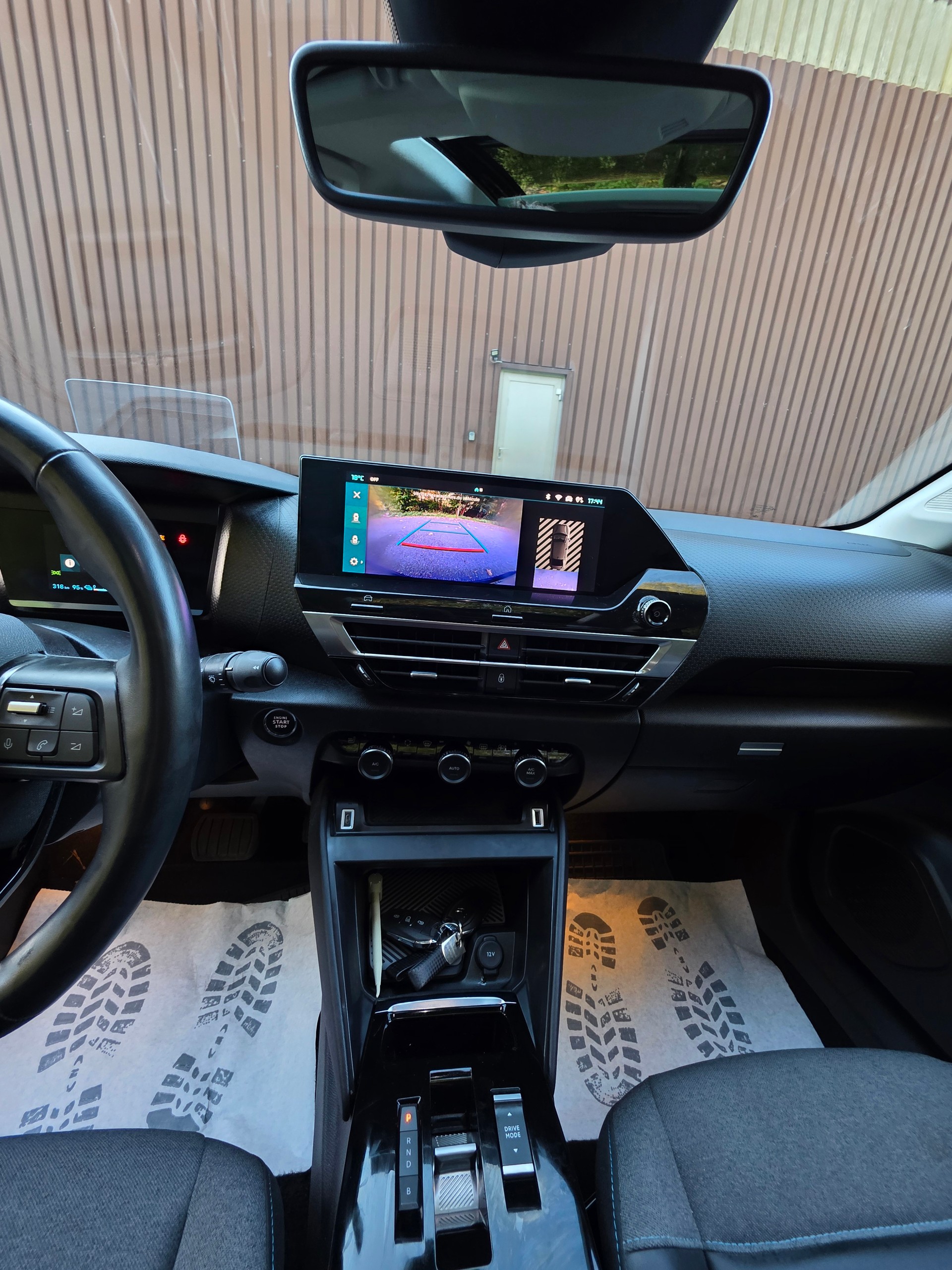 CITROEN C4 X 100 kW Swiss Edition-image-12