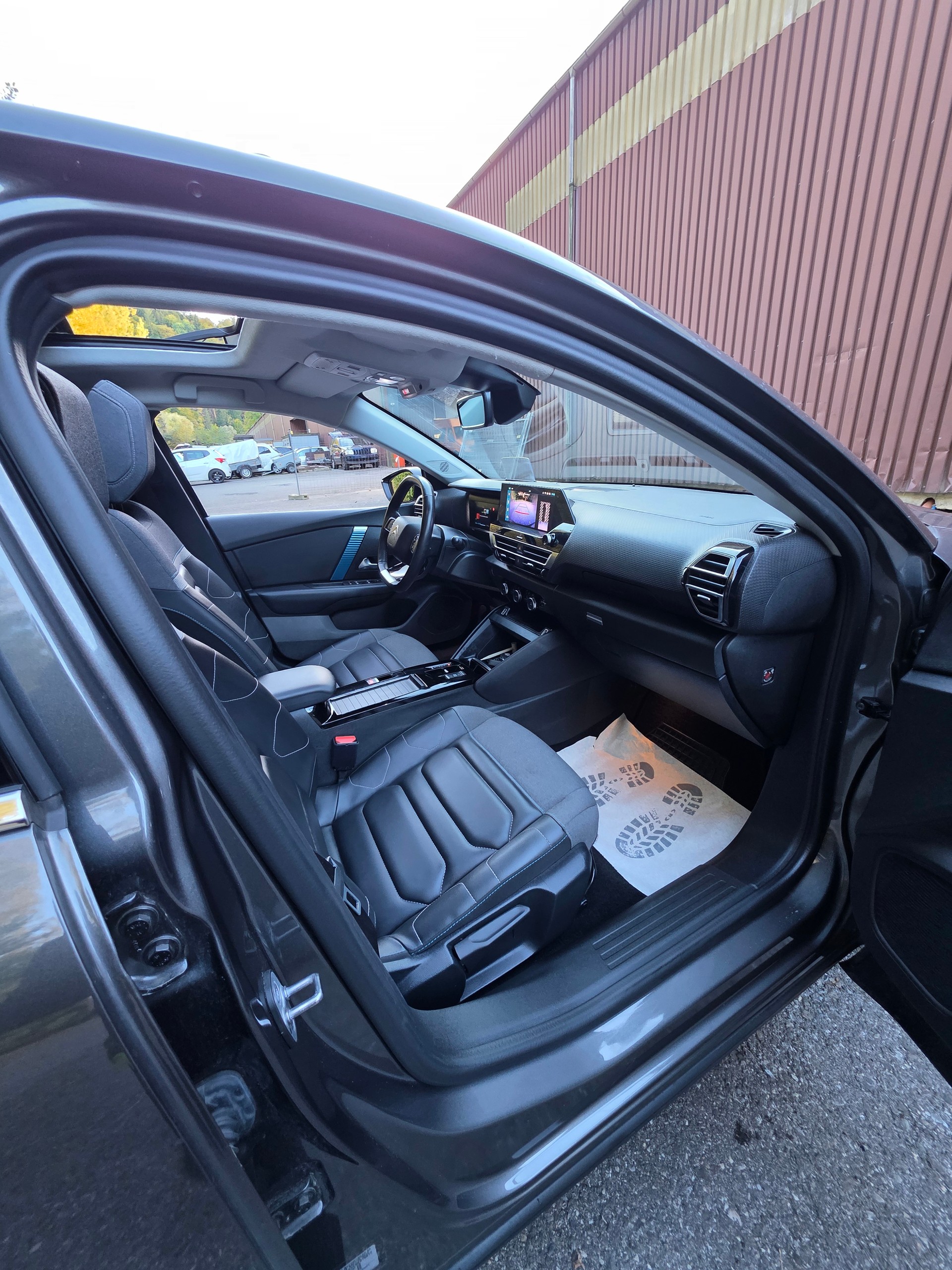 CITROEN C4 X 100 kW Swiss Edition-image-8