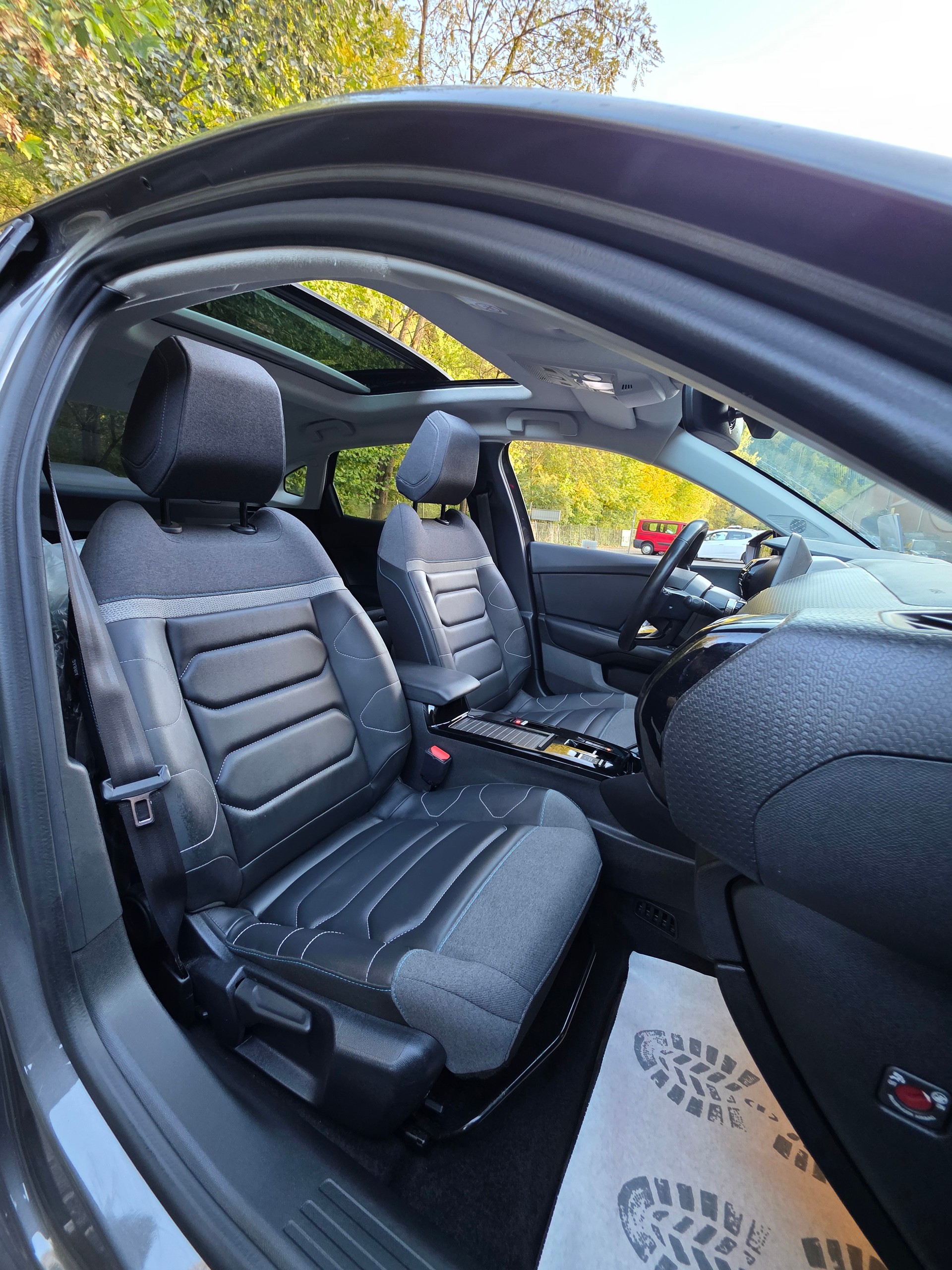 CITROEN C4 X 100 kW Swiss Edition-image-9