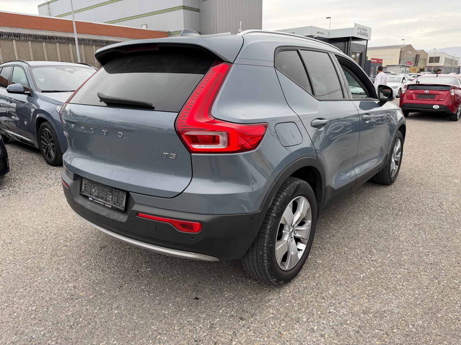 VOLVO XC40 1.5 T3 Momentum-image-3