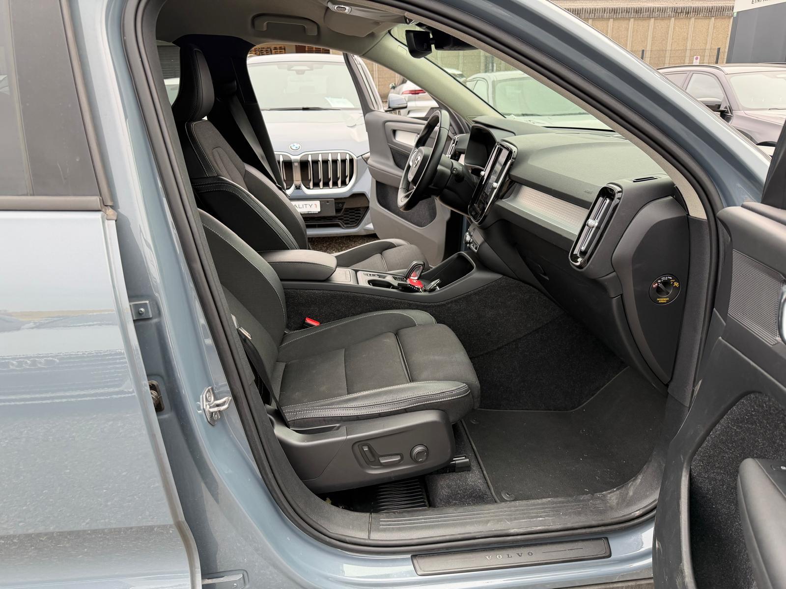 VOLVO XC40 1.5 T3 Momentum-image-9