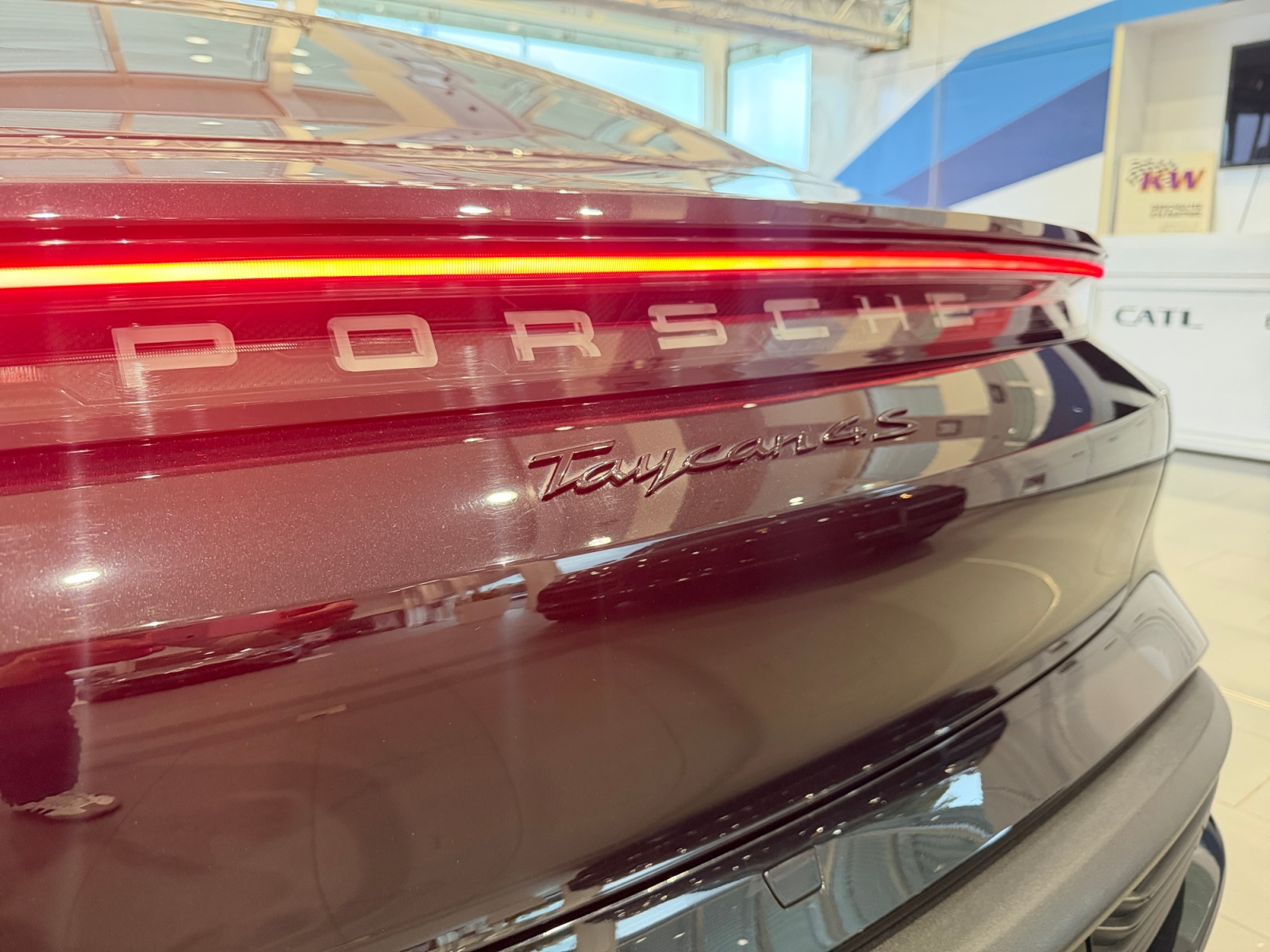 PORSCHE Taycan 4S-image-17
