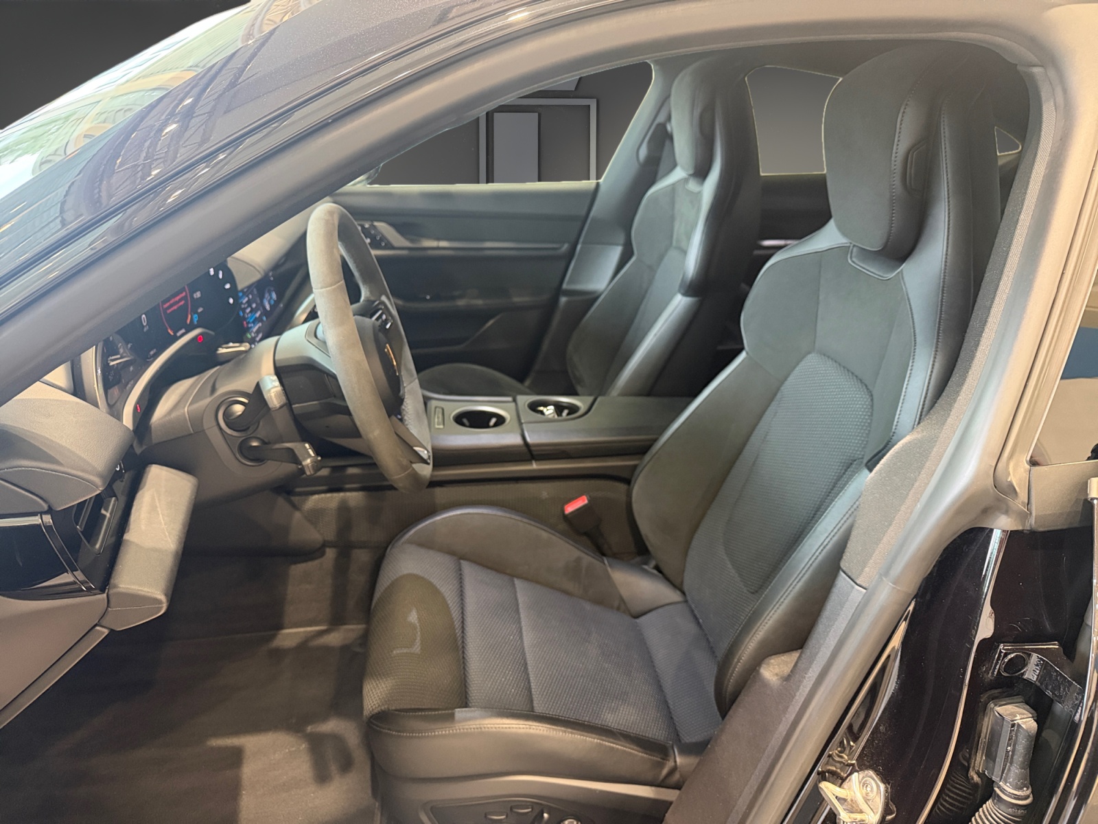 PORSCHE Taycan 4S-image-8
