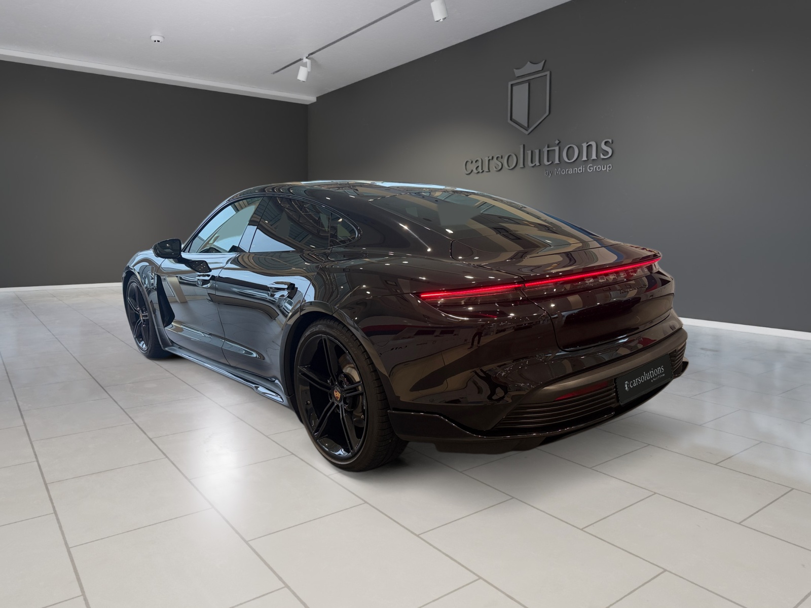 PORSCHE Taycan 4S-showroom-element-2
