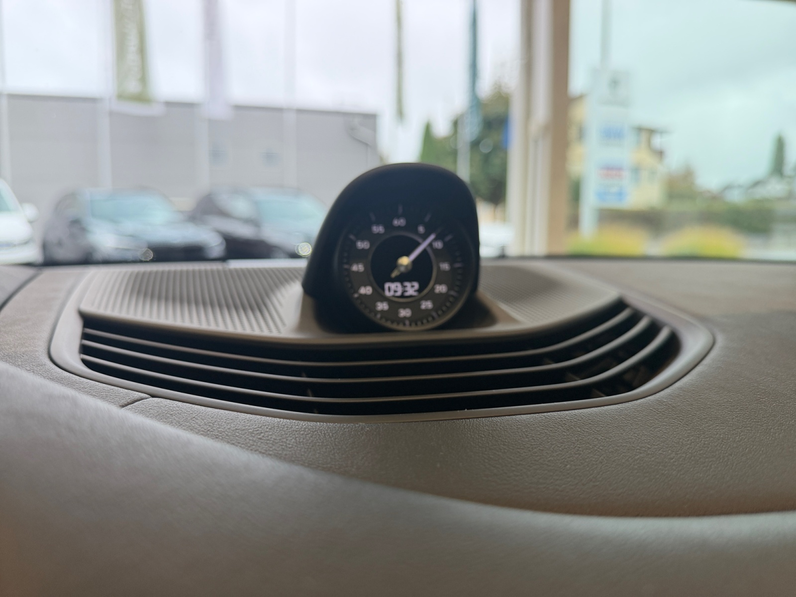 PORSCHE Taycan 4S-image-15