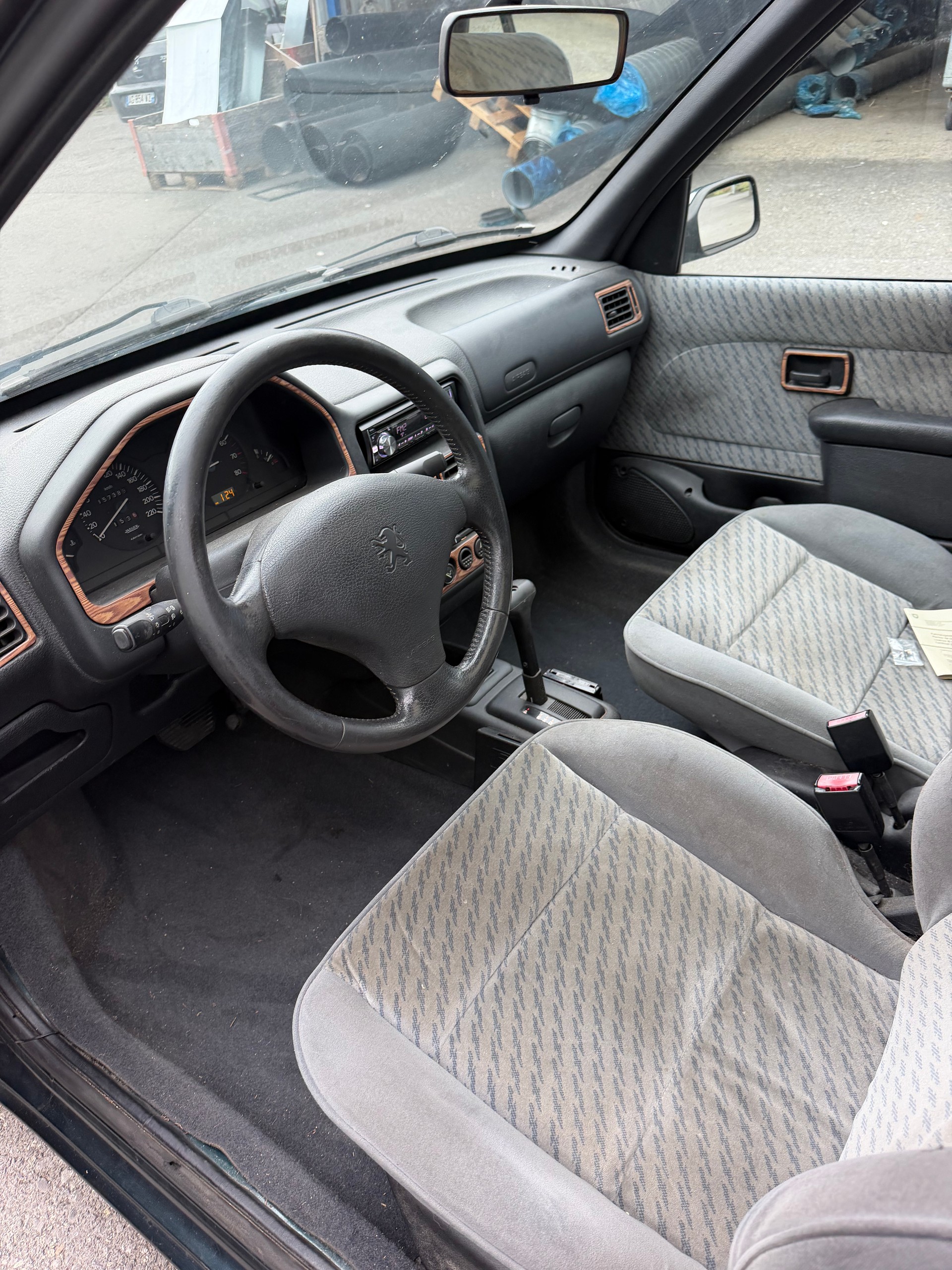 PEUGEOT 106 1.6 Suisse A-image-8