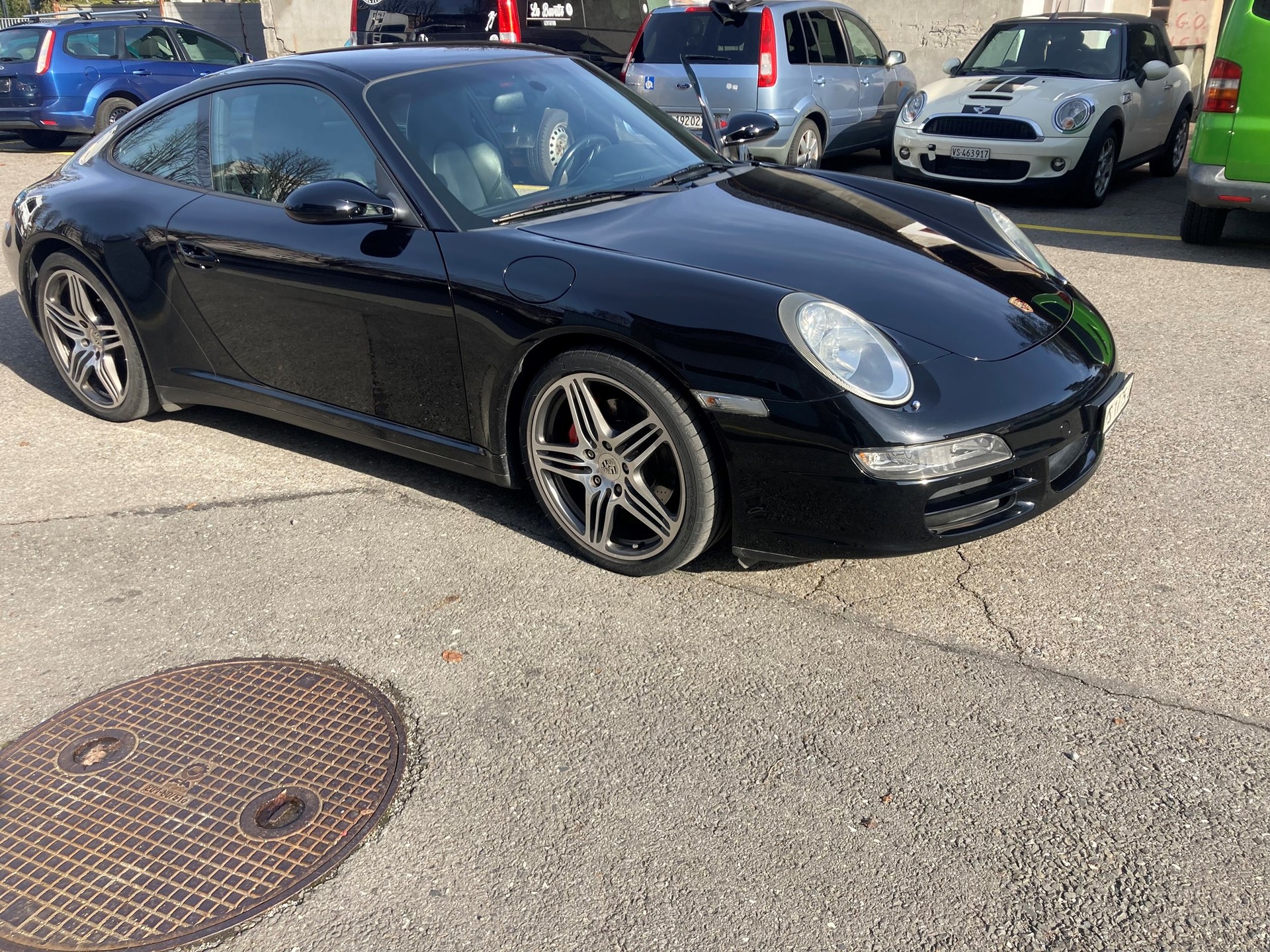 PORSCHE 911 Carrera 4S-image-2