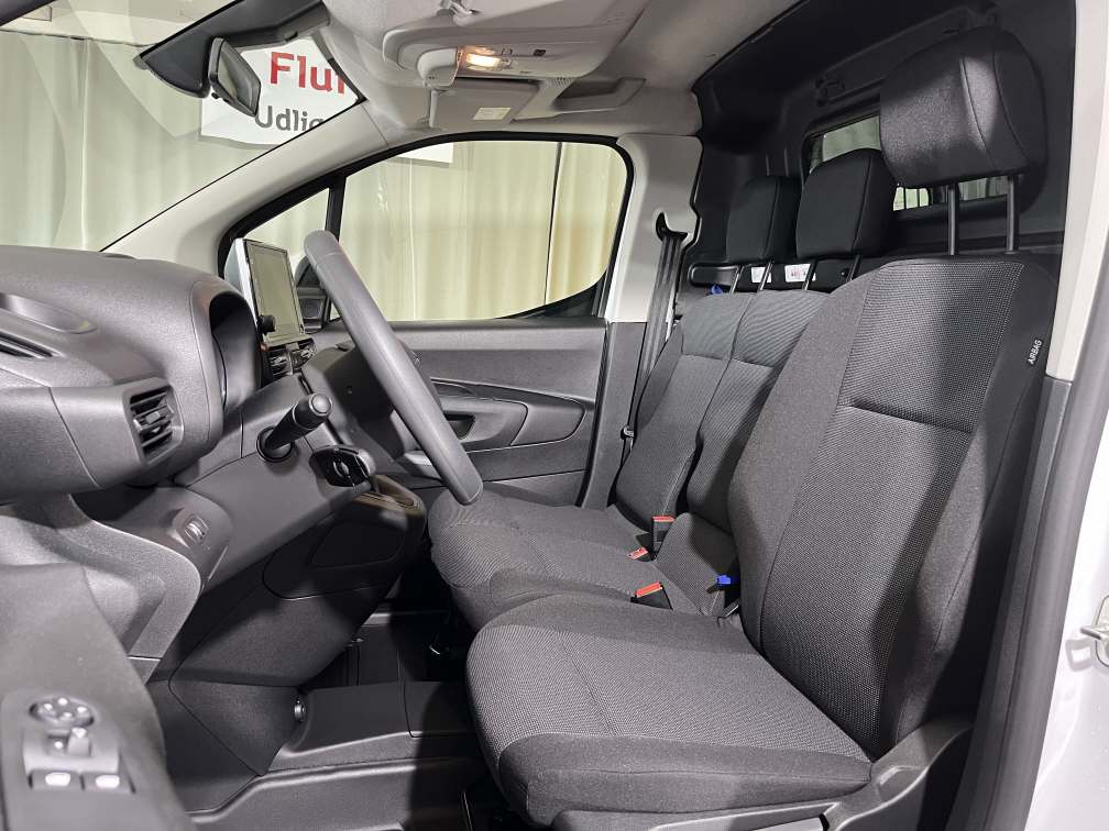 TOYOTA PROACE CITY Van L1 1.5 D Active-image-5