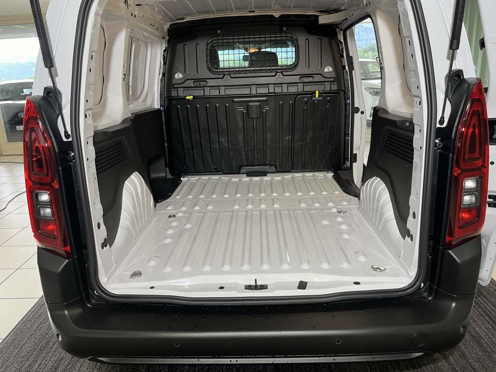TOYOTA PROACE CITY Van L1 1.5 D Active-image-8