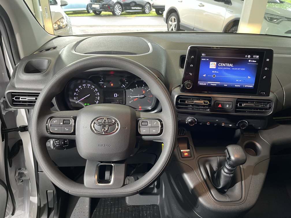 TOYOTA PROACE CITY Van L1 1.5 D Active-image-7