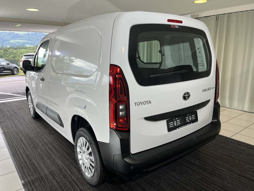 TOYOTA PROACE CITY Van L1 1.5 D Active-image-2