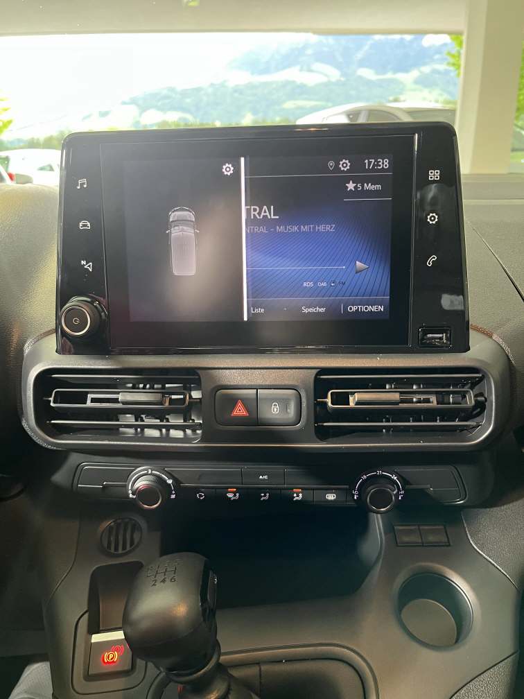 TOYOTA PROACE CITY Van L1 1.5 D Active-image-6