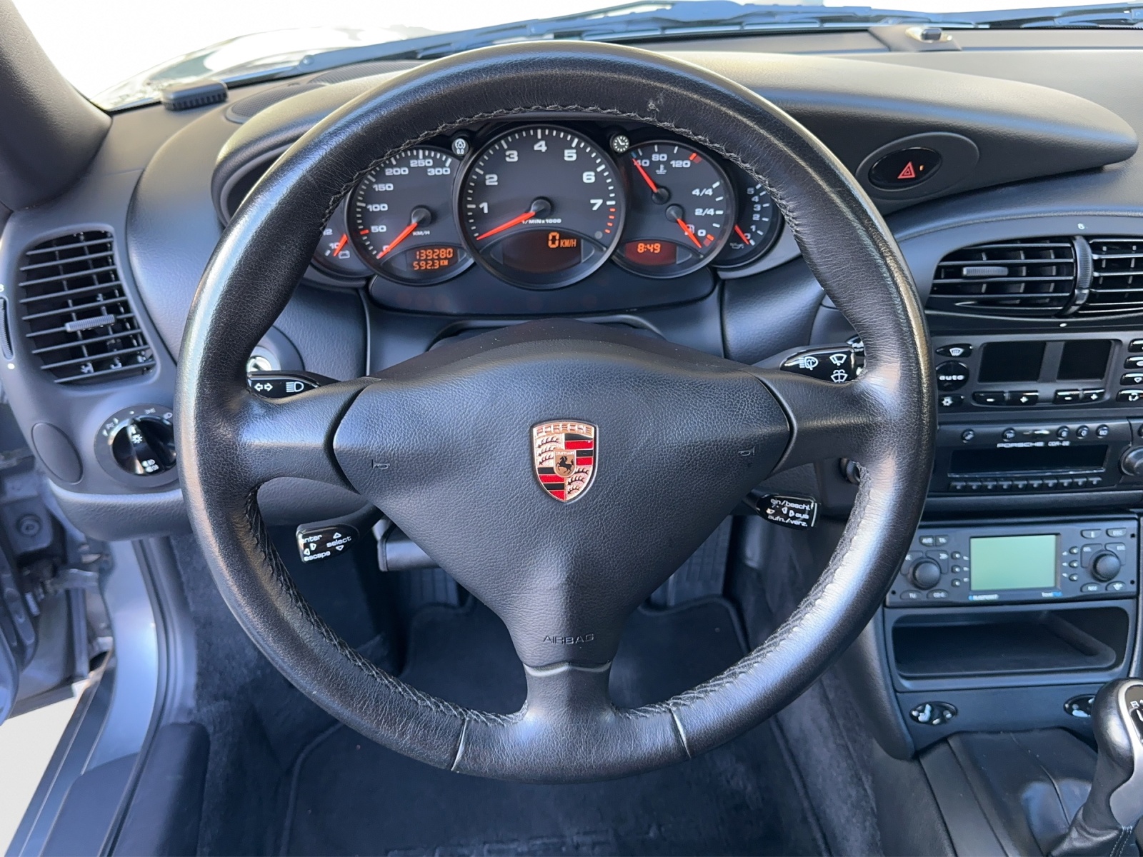 PORSCHE 911 Carrera-image-8