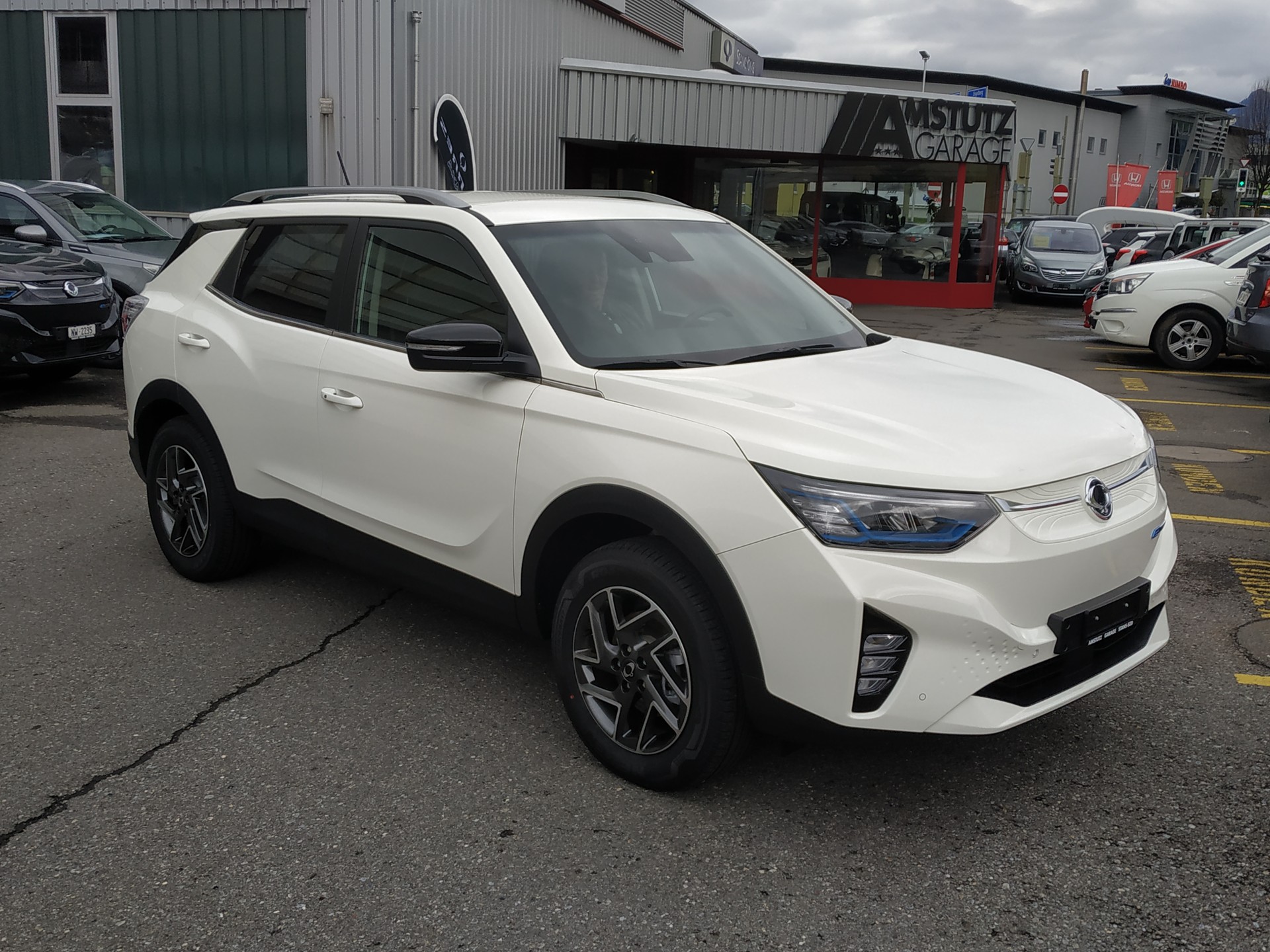 KGM-SsangYong Korando eMotion Titanium-showroom-element-1