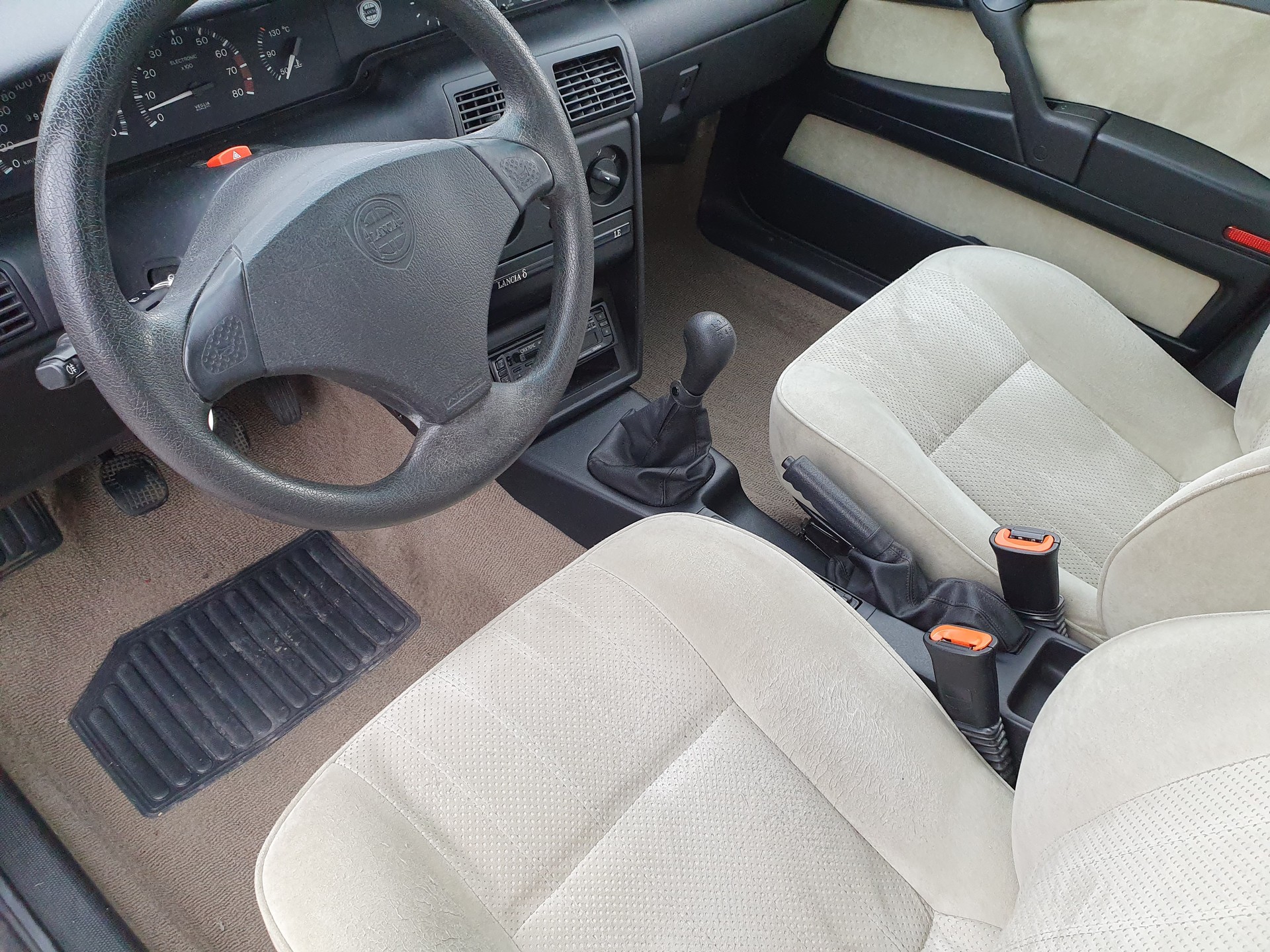 LANCIA Delta 1.8 i.e.-image-6