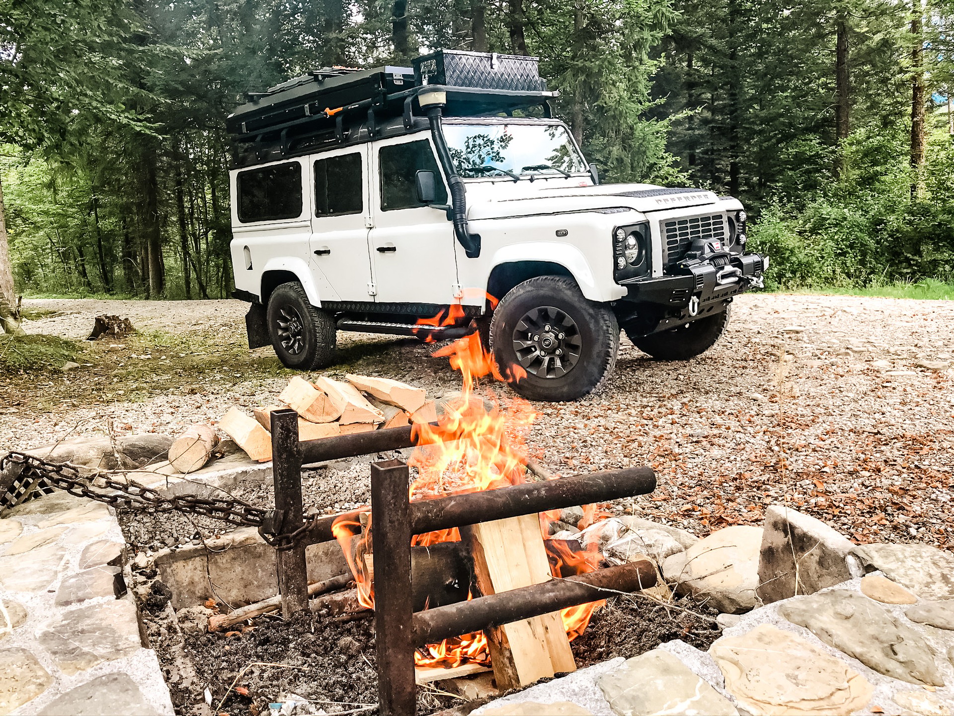 LAND ROVER Defender 110 2.2 TD4 Station Wagon-image-18